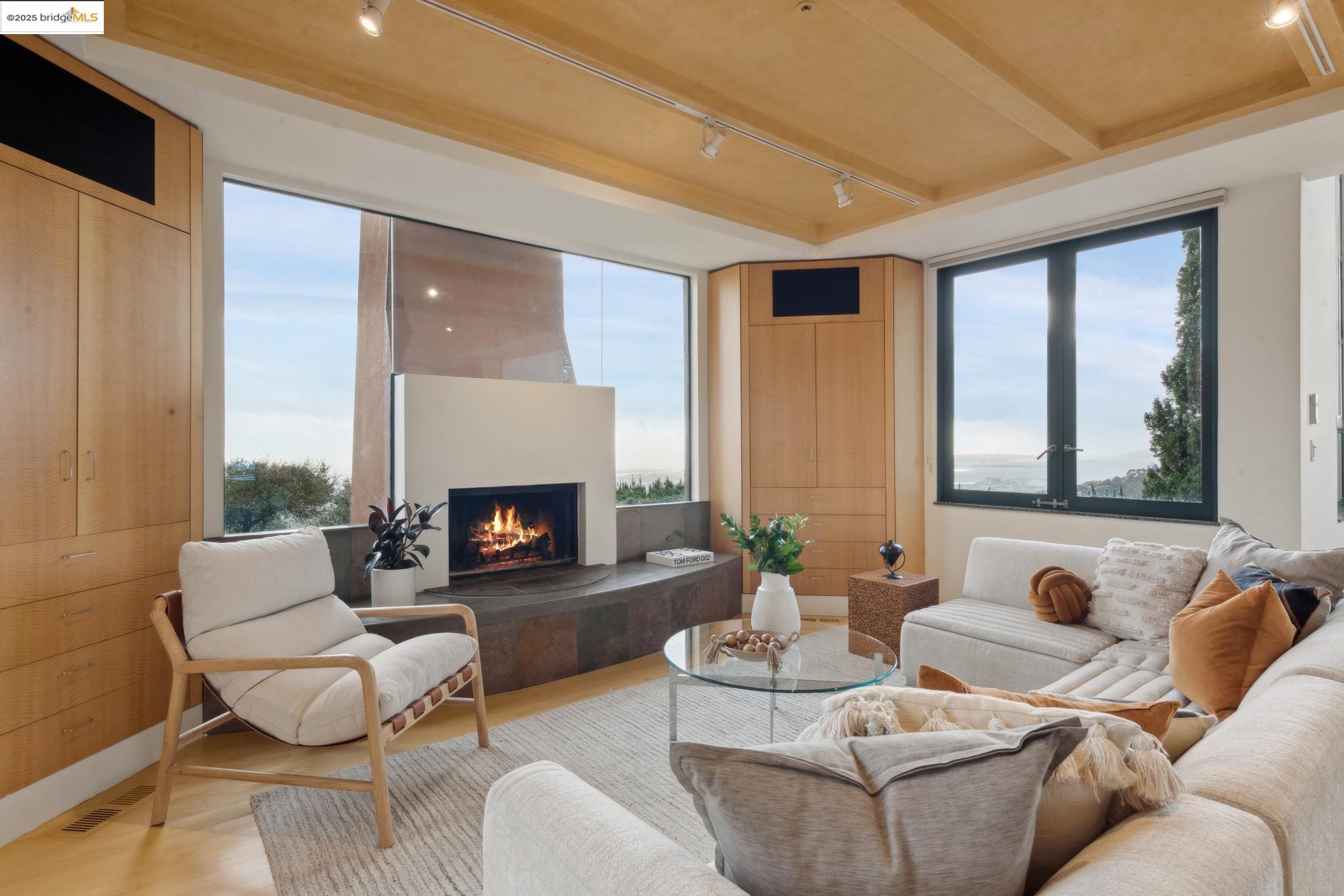 5 Woodside Way, Oakland, California 94611, 5 Bedrooms Bedrooms, 11 Rooms Rooms,4 BathroomsBathrooms,Residential,For Sale,5 Woodside Way,41089995