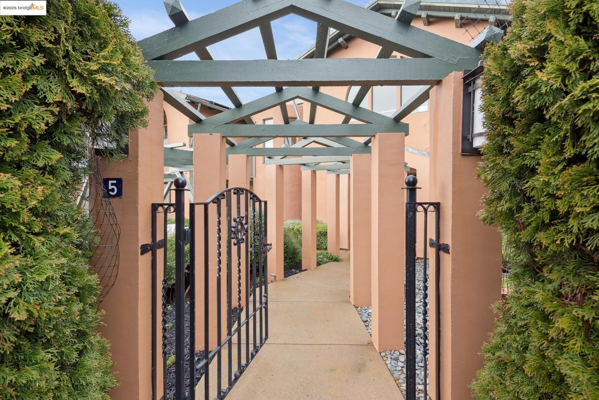5 Woodside Way, Oakland, California 94611, 5 Bedrooms Bedrooms, 11 Rooms Rooms,4 BathroomsBathrooms,Residential,For Sale,5 Woodside Way,41089995