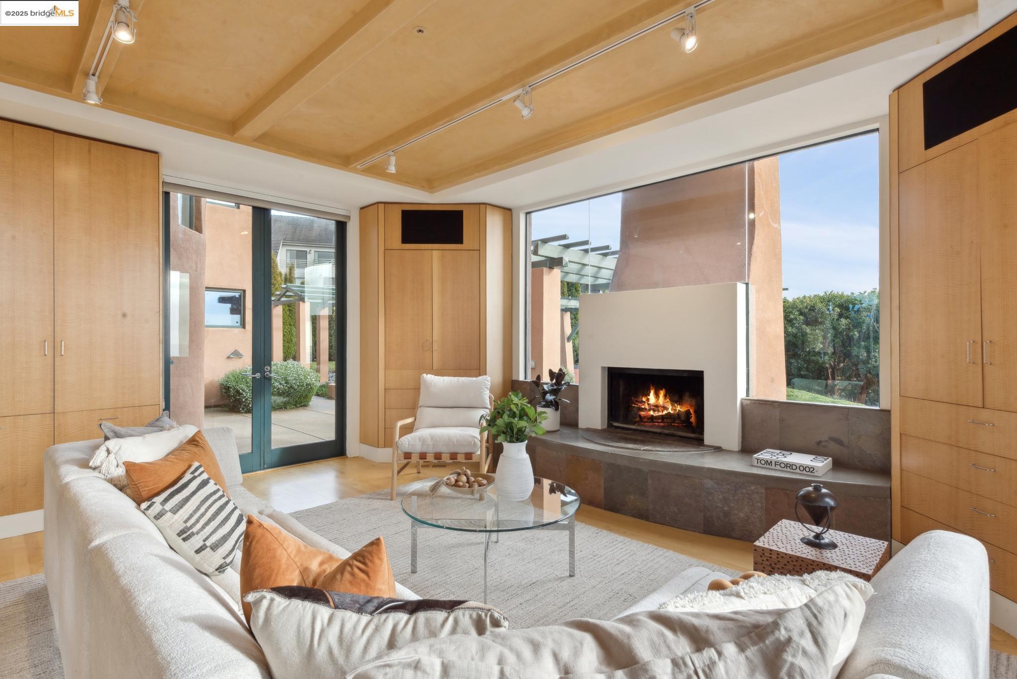 5 Woodside Way, Oakland, California 94611, 5 Bedrooms Bedrooms, 11 Rooms Rooms,4 BathroomsBathrooms,Residential,For Sale,5 Woodside Way,41089995
