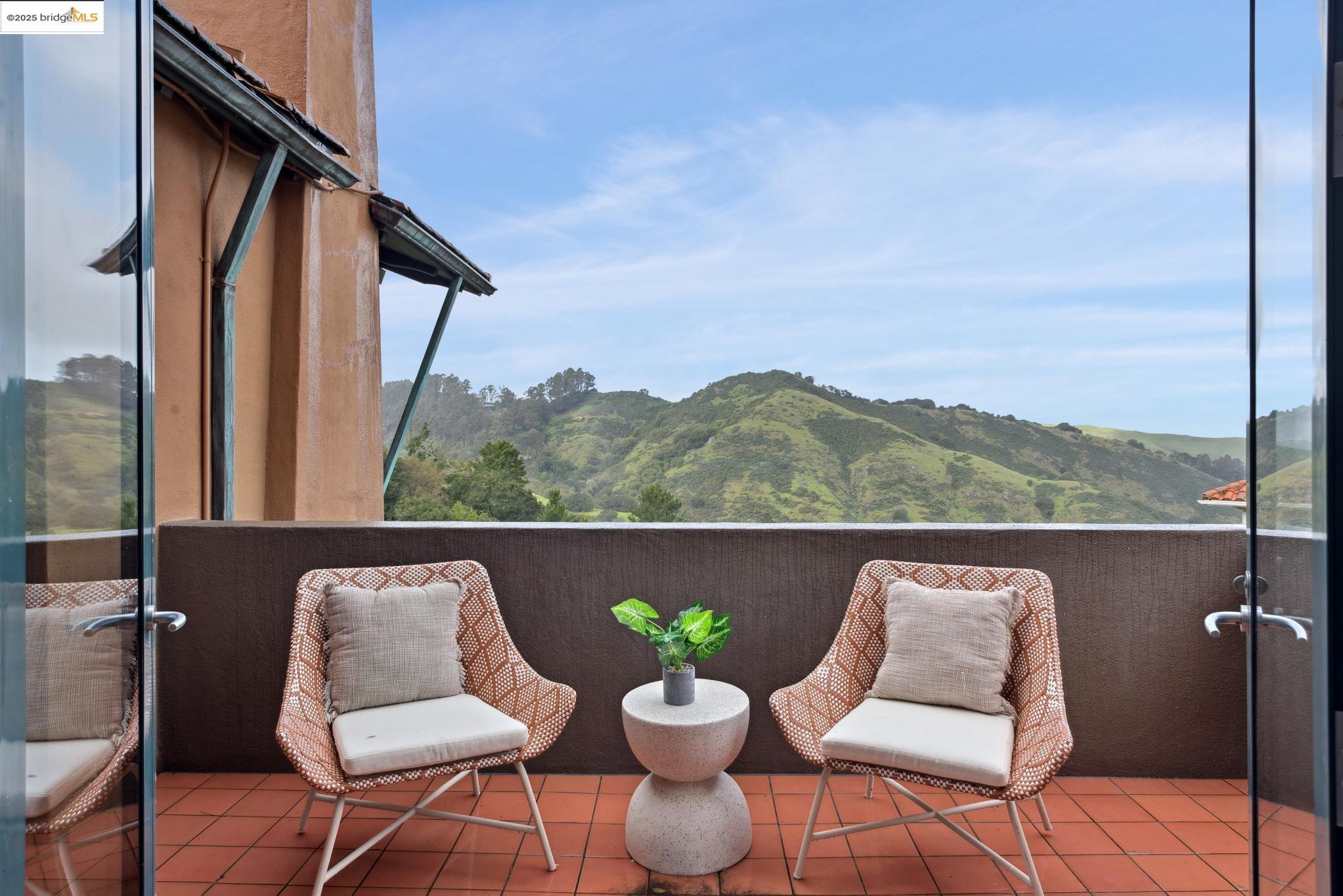 5 Woodside Way, Oakland, California 94611, 5 Bedrooms Bedrooms, 11 Rooms Rooms,4 BathroomsBathrooms,Residential,For Sale,5 Woodside Way,41089995