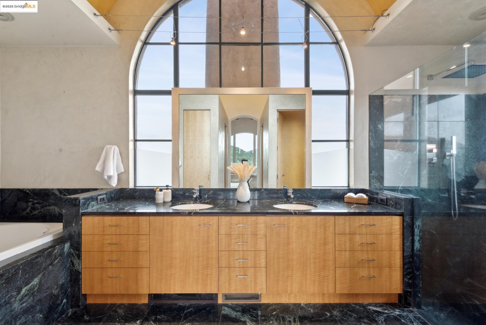 5 Woodside Way, Oakland, California 94611, 5 Bedrooms Bedrooms, 11 Rooms Rooms,4 BathroomsBathrooms,Residential,For Sale,5 Woodside Way,41089995