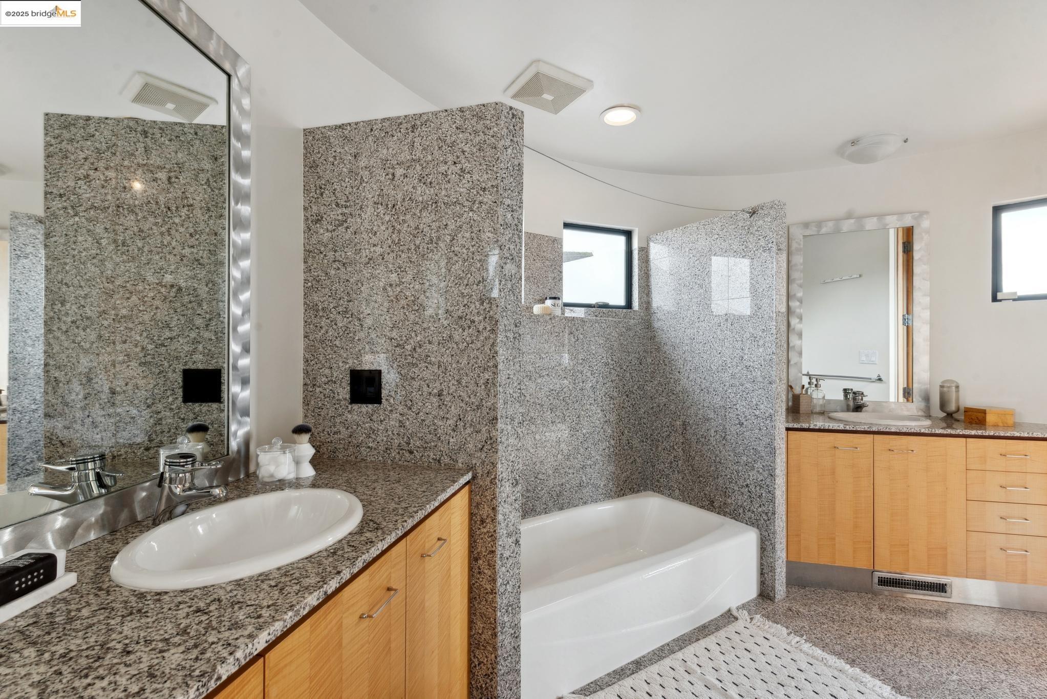 5 Woodside Way, Oakland, California 94611, 5 Bedrooms Bedrooms, 11 Rooms Rooms,4 BathroomsBathrooms,Residential,For Sale,5 Woodside Way,41089995