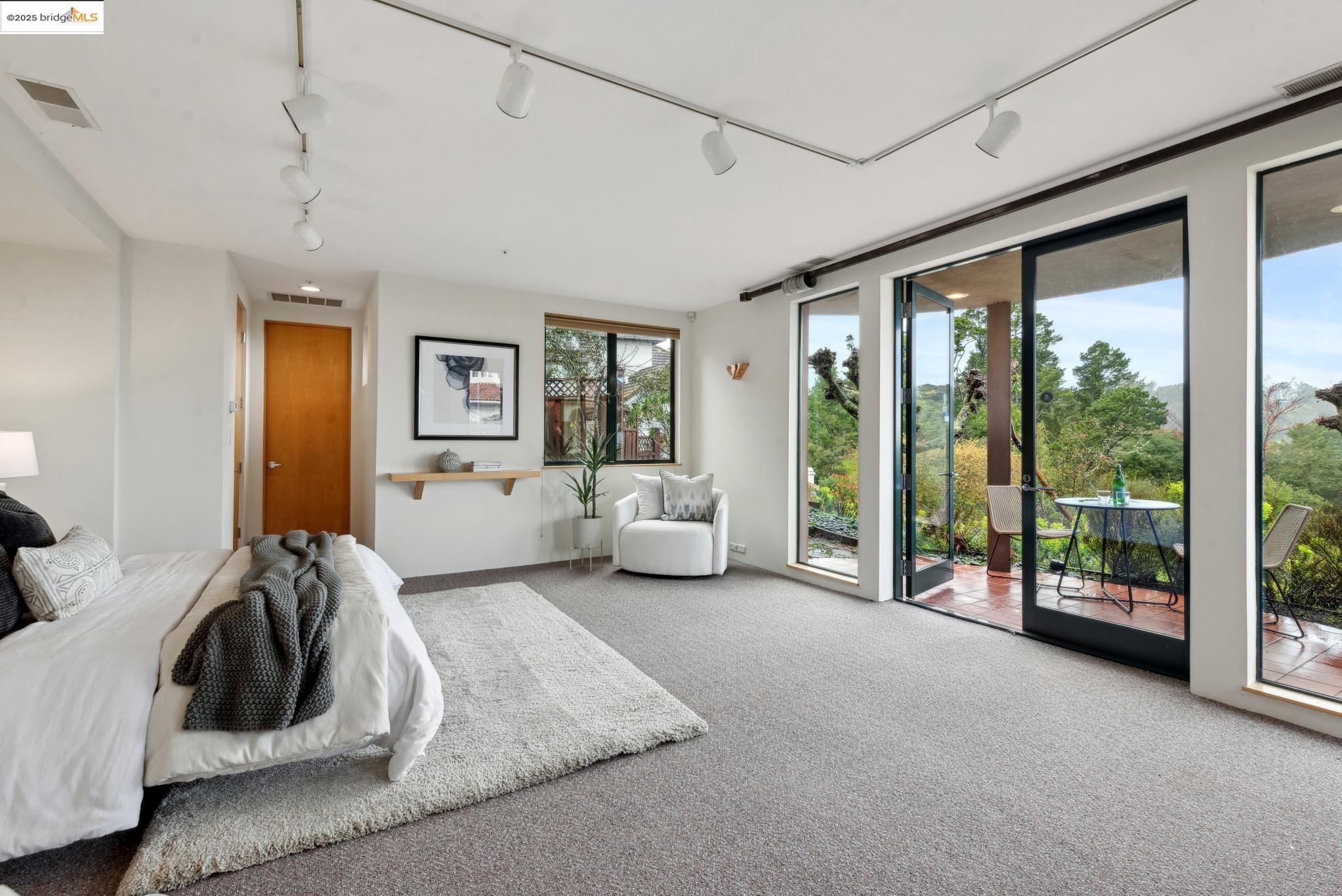 5 Woodside Way, Oakland, California 94611, 5 Bedrooms Bedrooms, 11 Rooms Rooms,4 BathroomsBathrooms,Residential,For Sale,5 Woodside Way,41089995