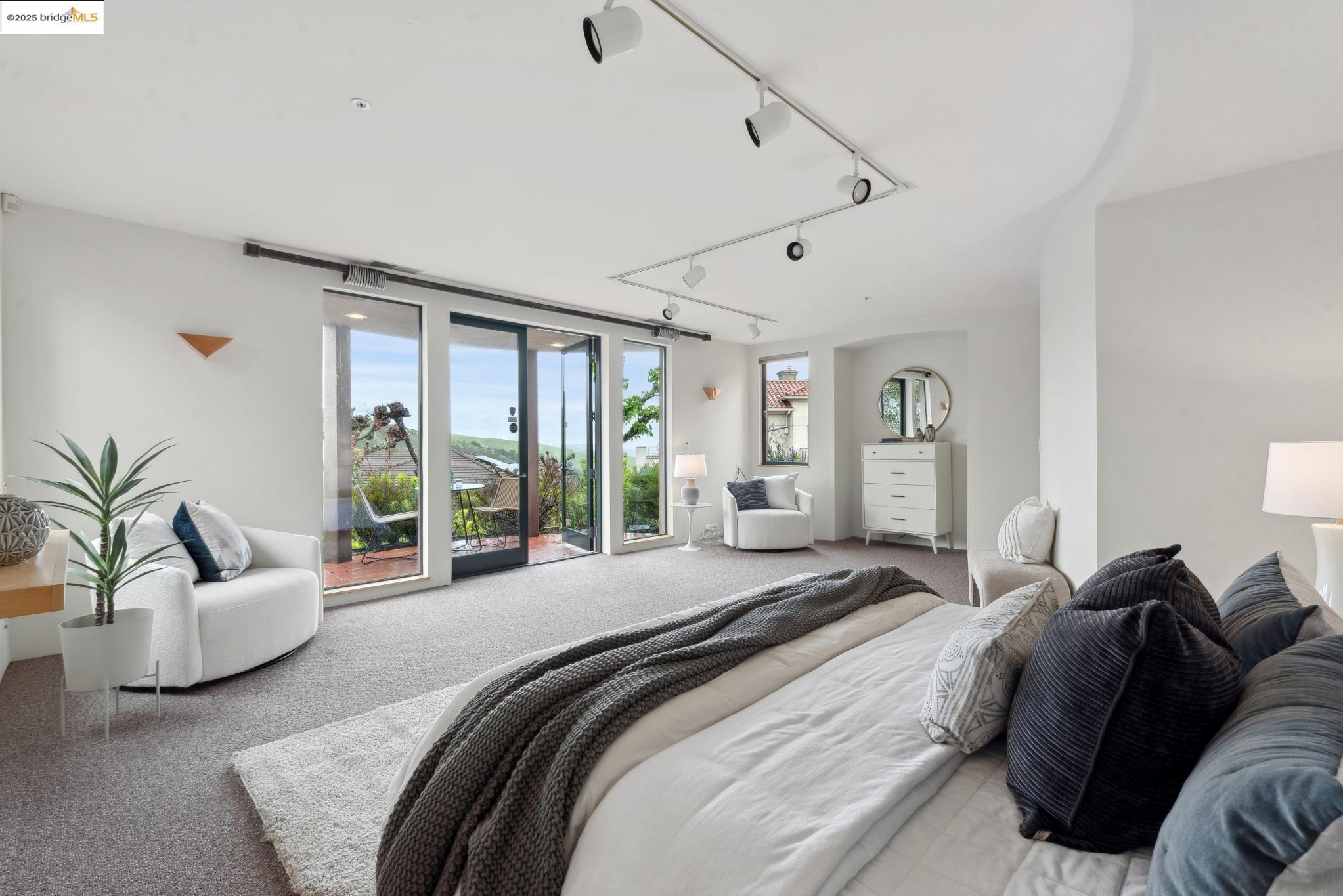 5 Woodside Way, Oakland, California 94611, 5 Bedrooms Bedrooms, 11 Rooms Rooms,4 BathroomsBathrooms,Residential,For Sale,5 Woodside Way,41089995