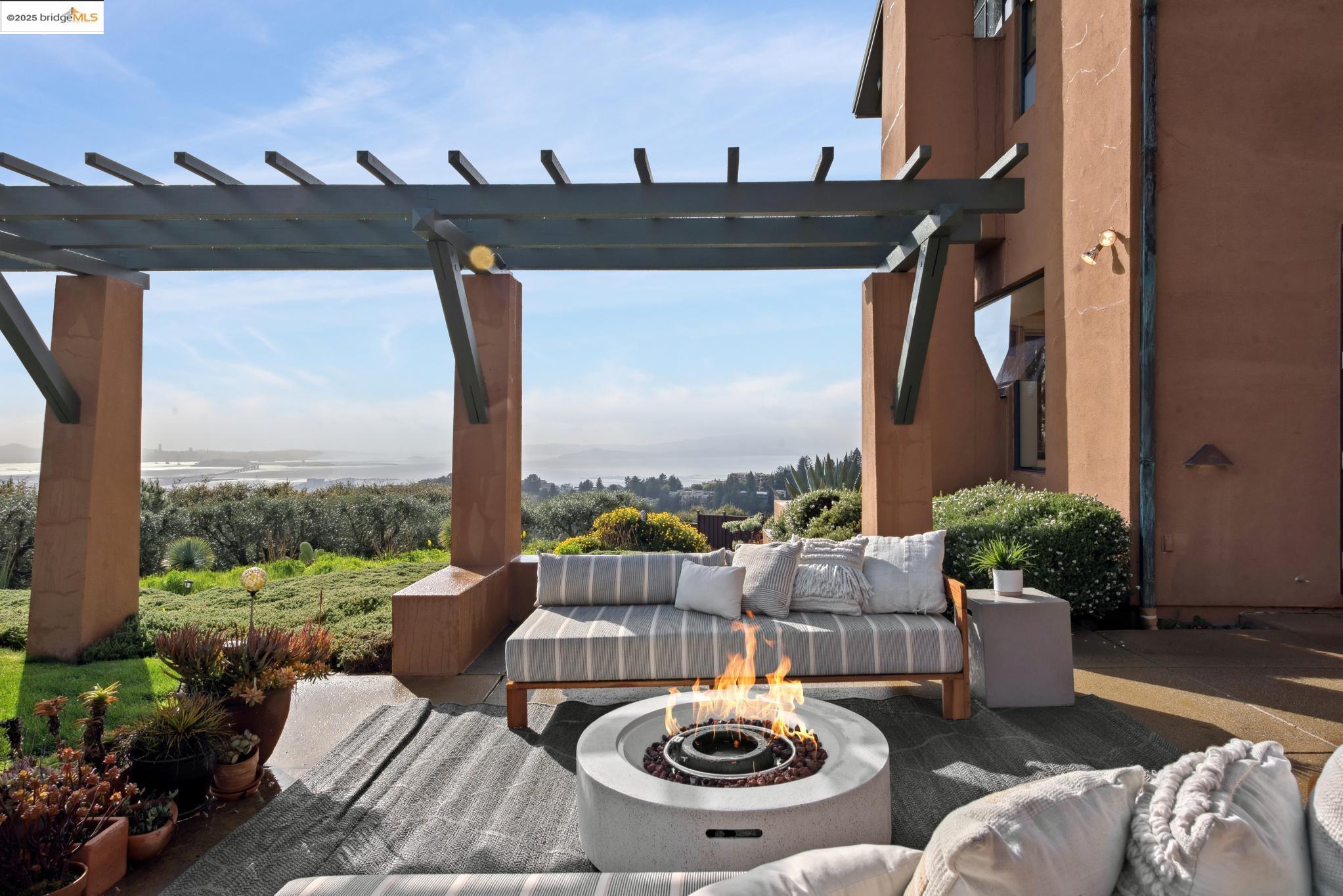 5 Woodside Way, Oakland, California 94611, 5 Bedrooms Bedrooms, 11 Rooms Rooms,4 BathroomsBathrooms,Residential,For Sale,5 Woodside Way,41089995