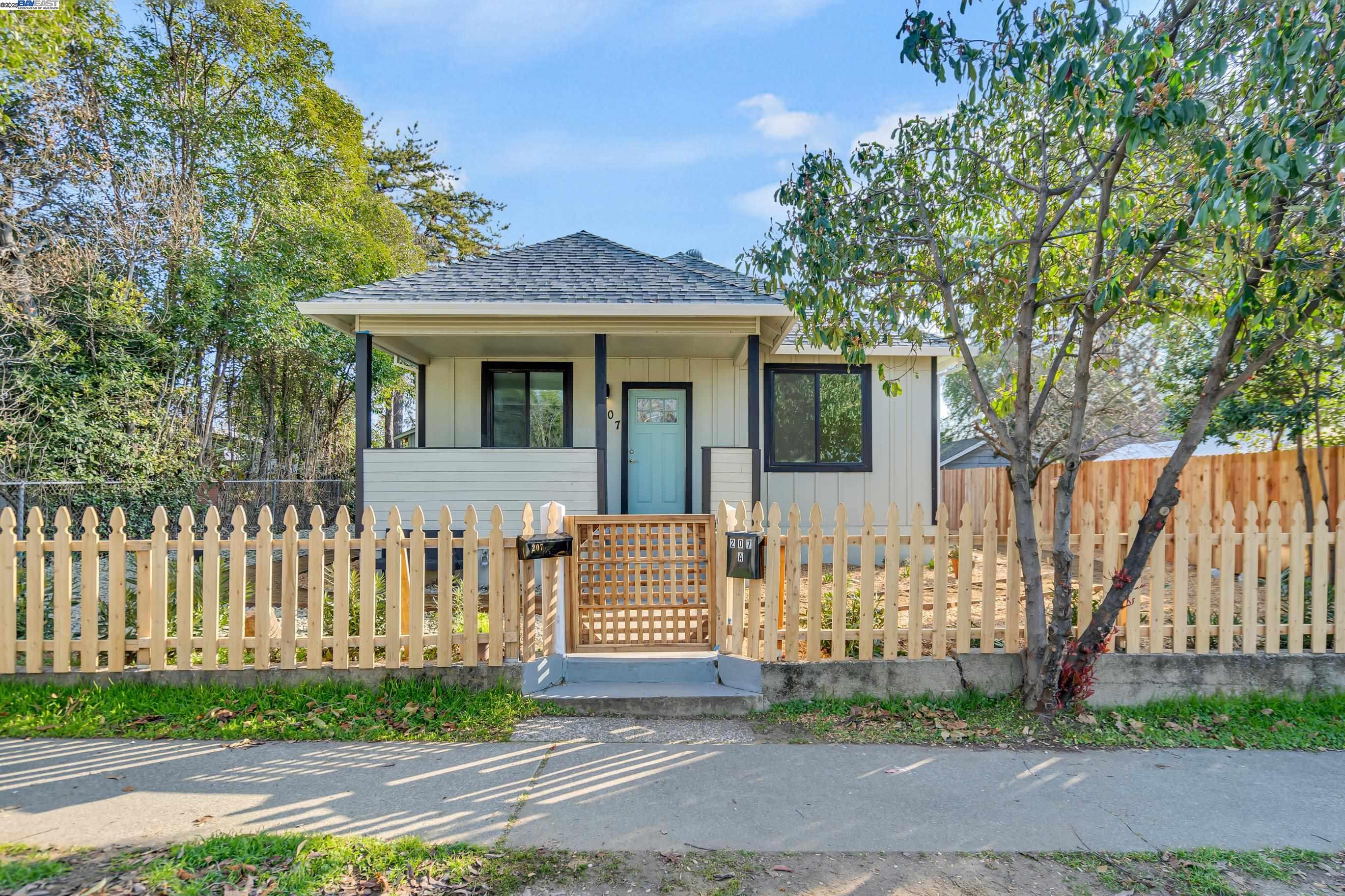 Detail Gallery Image 1 of 1 For 207 D St Roseville, Roseville,  CA 95678 - – Beds | – Baths