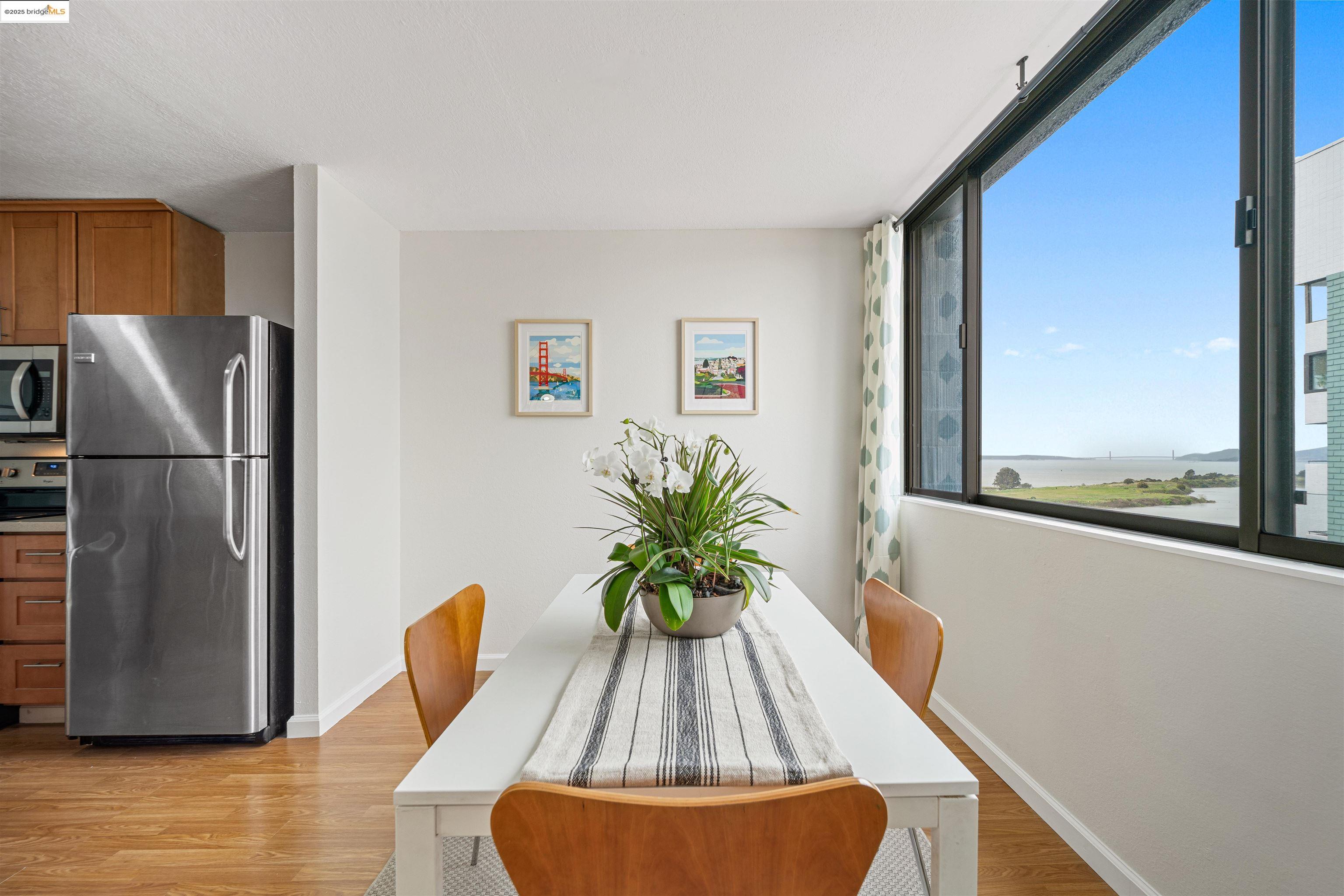 Detail Gallery Image 13 of 31 For 555 Pierce St #1220,  Albany,  CA 94706 - 2 Beds | 2 Baths