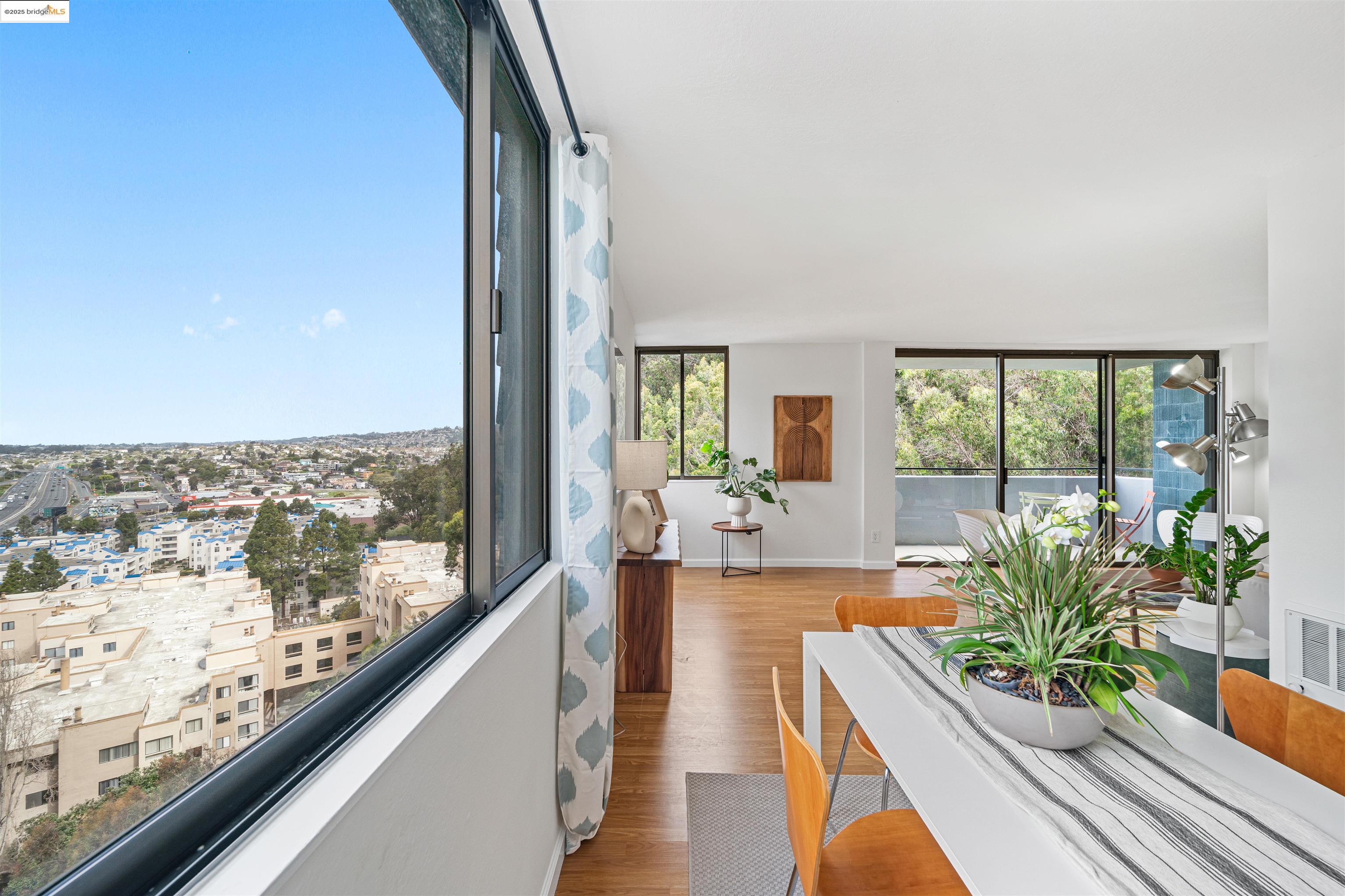 Detail Gallery Image 15 of 31 For 555 Pierce St #1220,  Albany,  CA 94706 - 2 Beds | 2 Baths