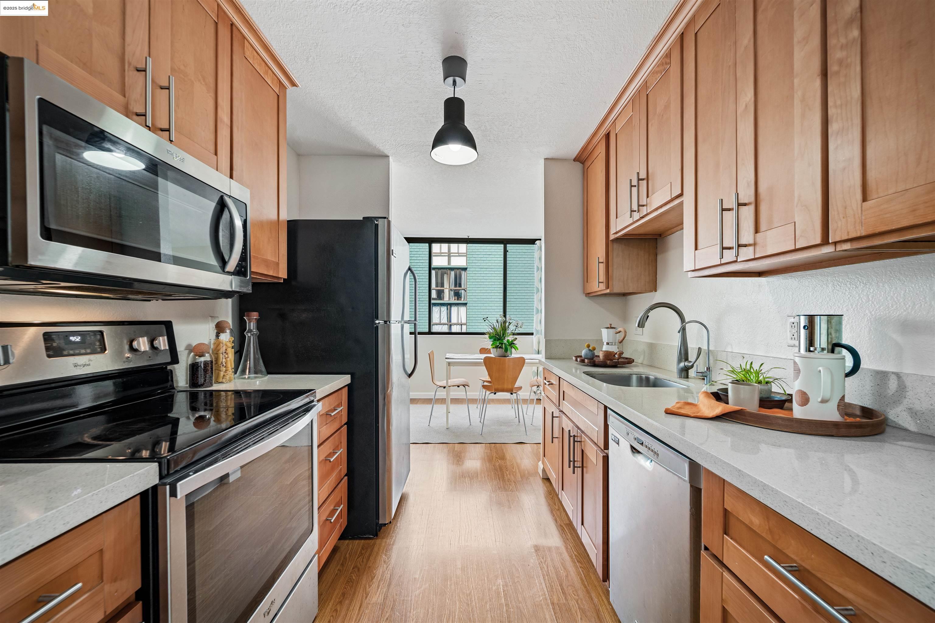 Detail Gallery Image 17 of 31 For 555 Pierce St #1220,  Albany,  CA 94706 - 2 Beds | 2 Baths