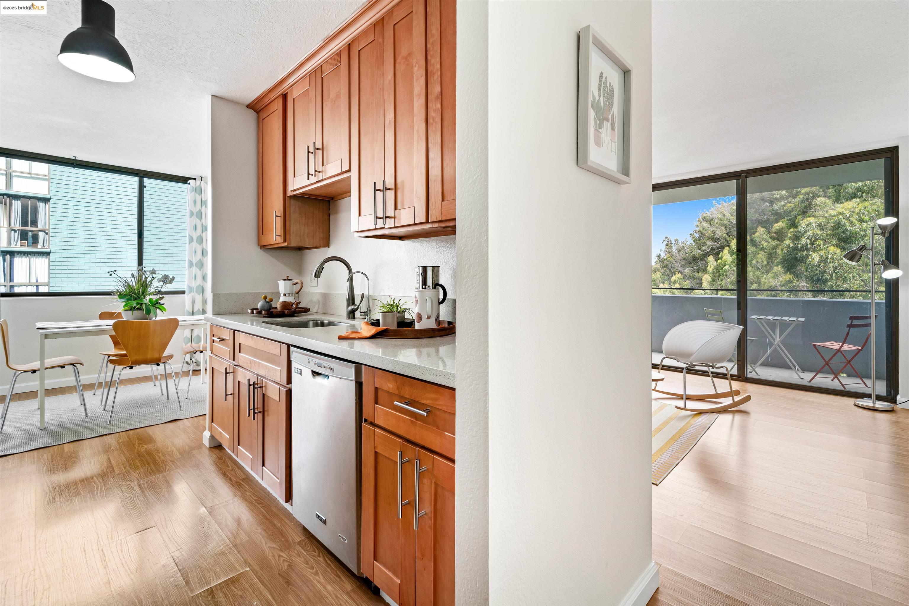 Detail Gallery Image 18 of 31 For 555 Pierce St #1220,  Albany,  CA 94706 - 2 Beds | 2 Baths