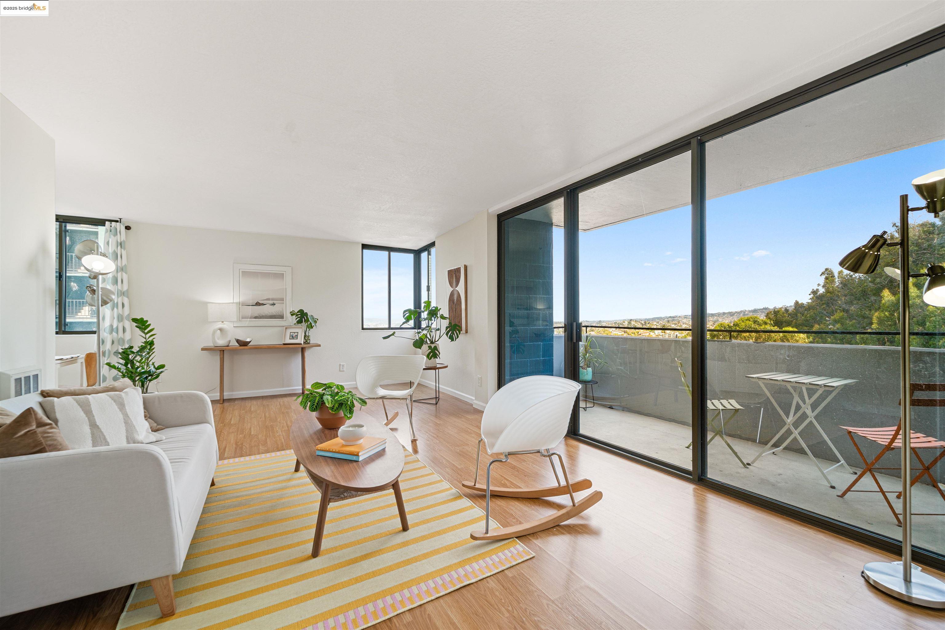 Detail Gallery Image 4 of 31 For 555 Pierce St #1220,  Albany,  CA 94706 - 2 Beds | 2 Baths