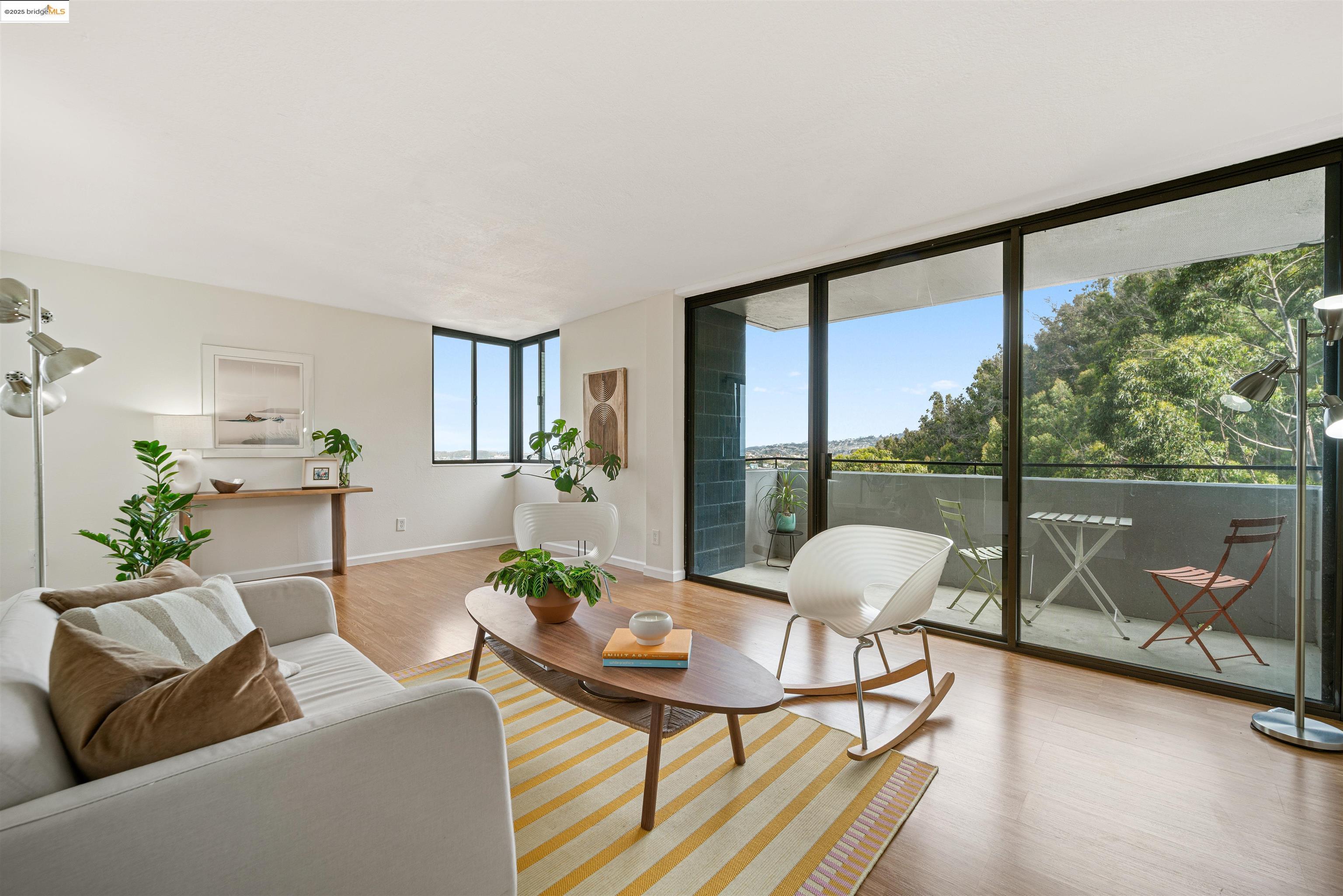 Detail Gallery Image 7 of 31 For 555 Pierce St #1220,  Albany,  CA 94706 - 2 Beds | 2 Baths