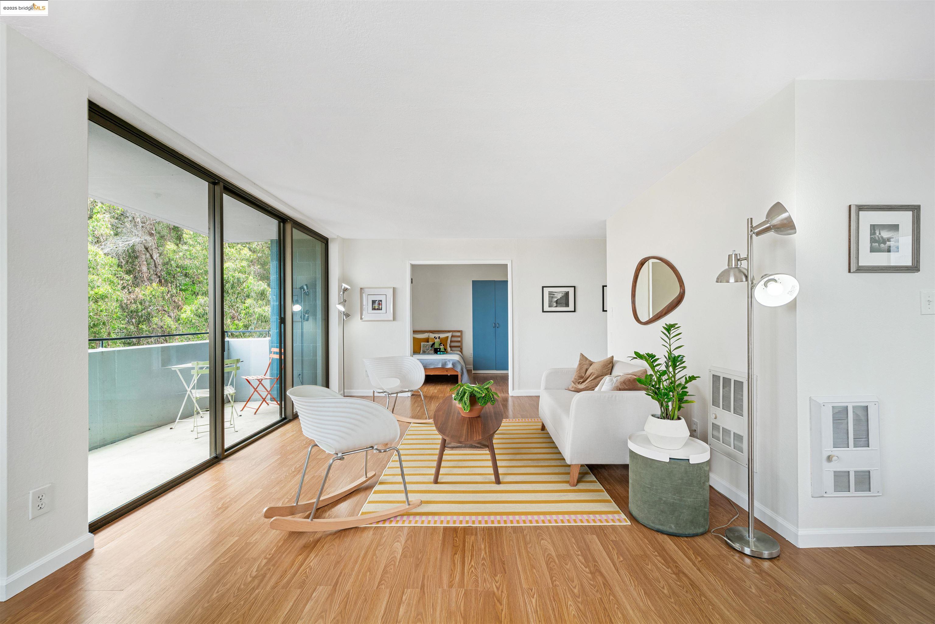 Detail Gallery Image 10 of 31 For 555 Pierce St #1220,  Albany,  CA 94706 - 2 Beds | 2 Baths