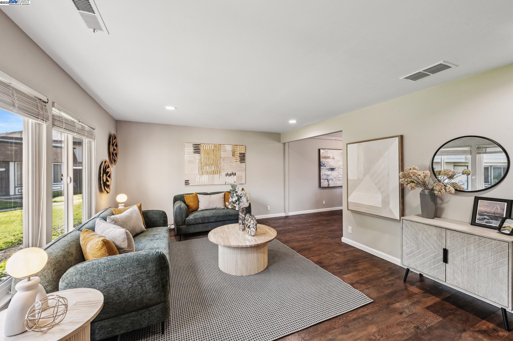 Photo #2: 41090006 Listing 