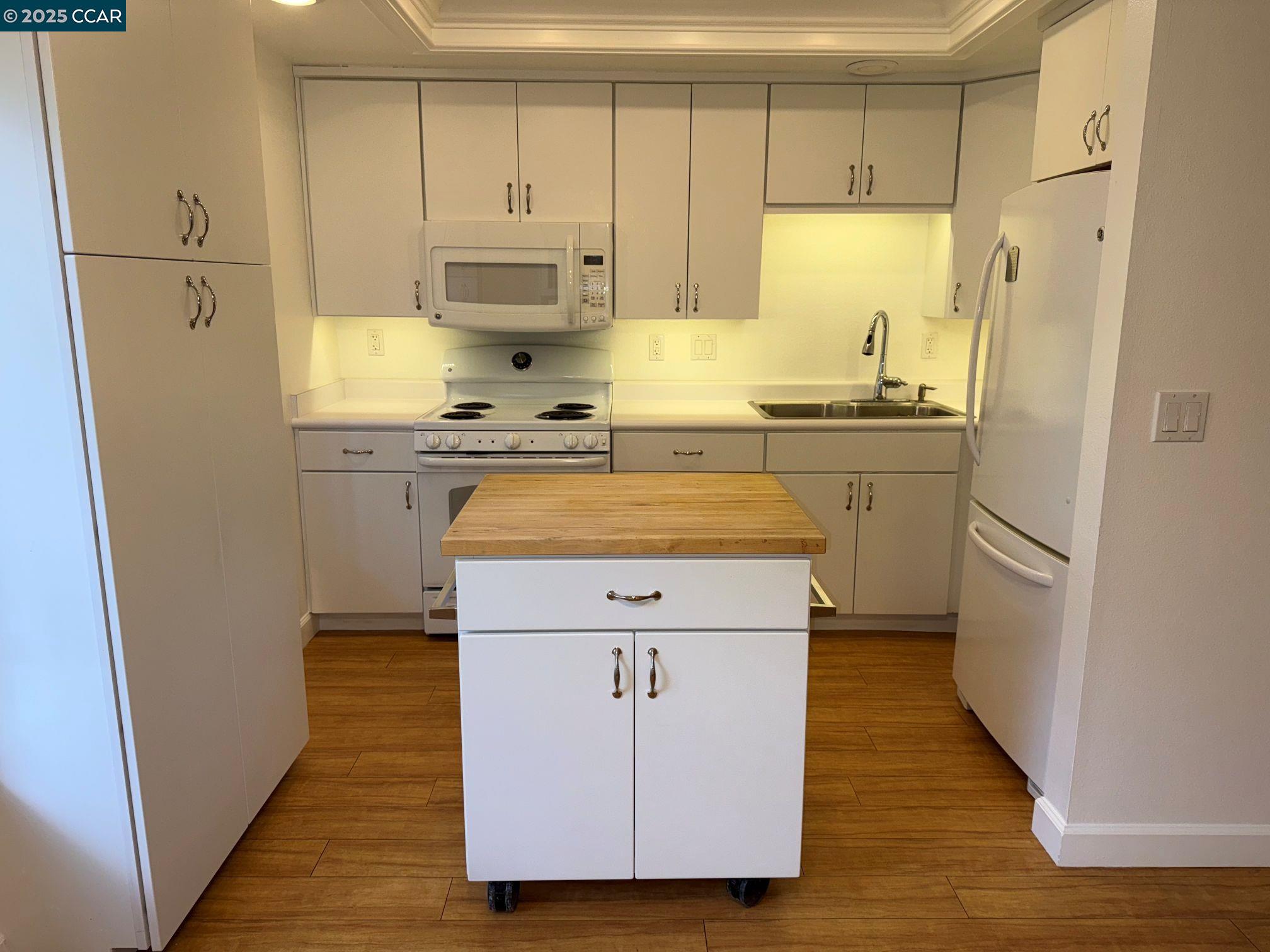 Photo #3: 41090008 Listing 