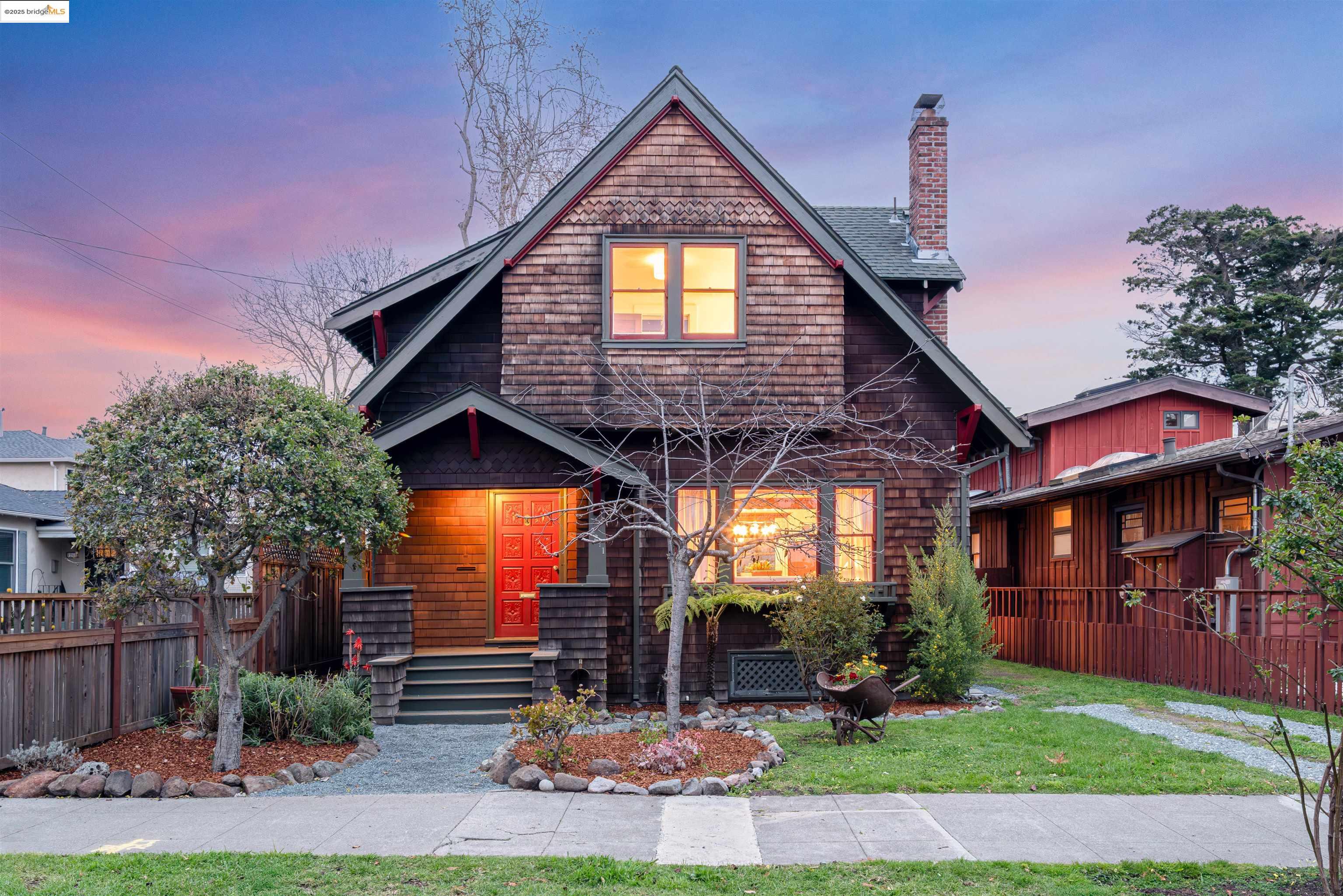 Detail Gallery Image 1 of 1 For 2211 Acton St, Berkeley,  CA 94702 - 3 Beds | 1/1 Baths