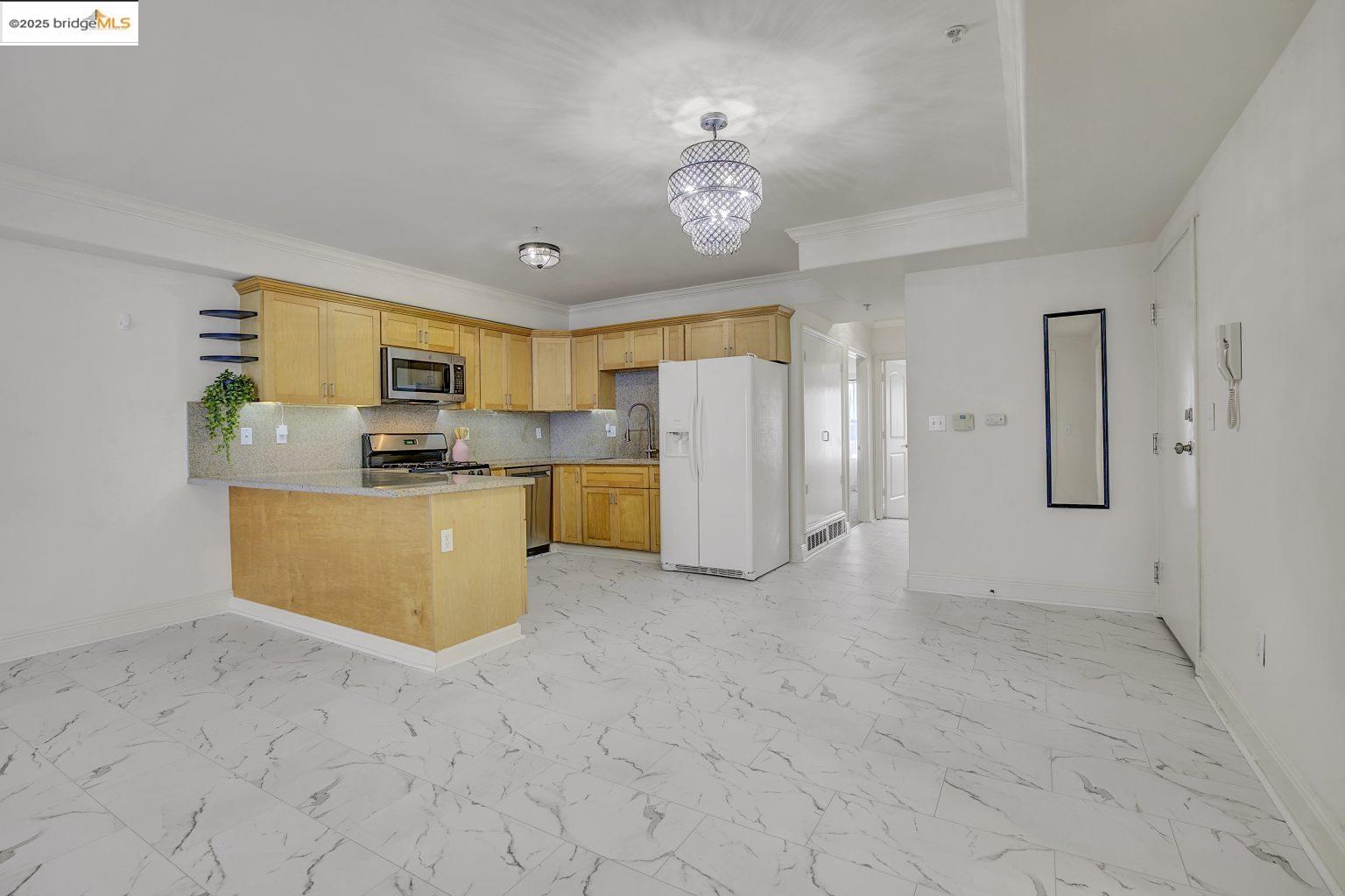 1515 14Th Ave # 302, Oakland, California 94606, 3 Bedrooms Bedrooms, 5 Rooms Rooms,2 BathroomsBathrooms,Residential,For Sale,1515 14Th Ave # 302,41090011