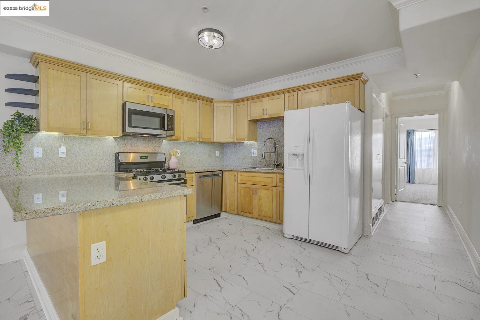 1515 14Th Ave # 302, Oakland, California 94606, 3 Bedrooms Bedrooms, 5 Rooms Rooms,2 BathroomsBathrooms,Residential,For Sale,1515 14Th Ave # 302,41090011