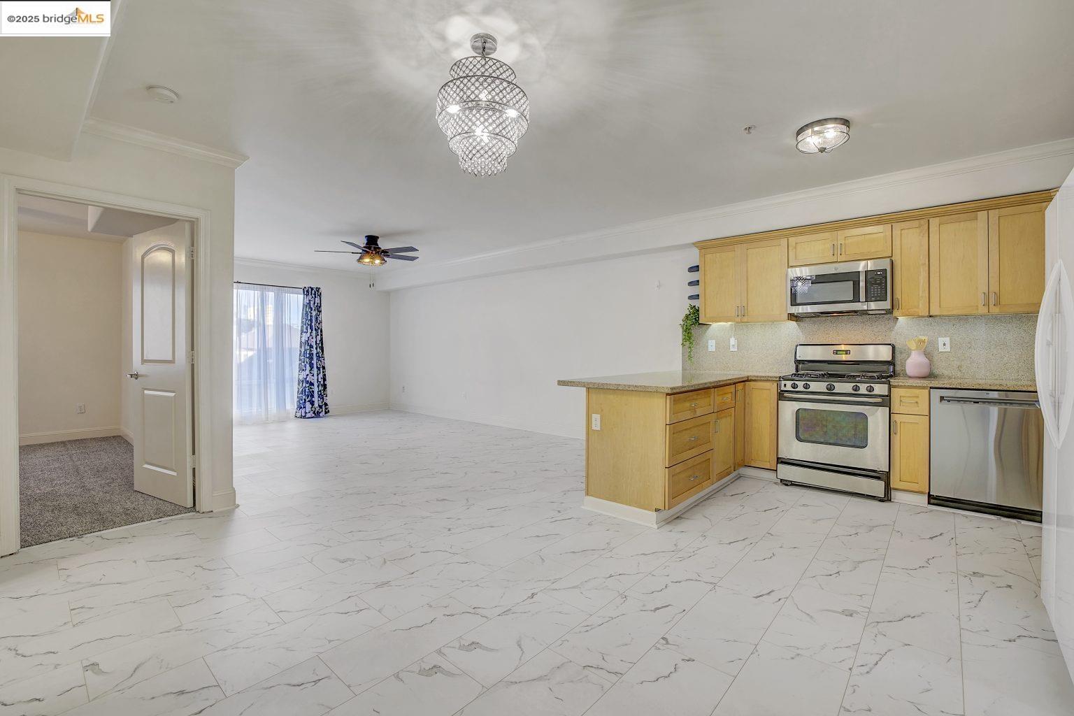 1515 14Th Ave # 302, Oakland, California 94606, 3 Bedrooms Bedrooms, 5 Rooms Rooms,2 BathroomsBathrooms,Residential,For Sale,1515 14Th Ave # 302,41090011
