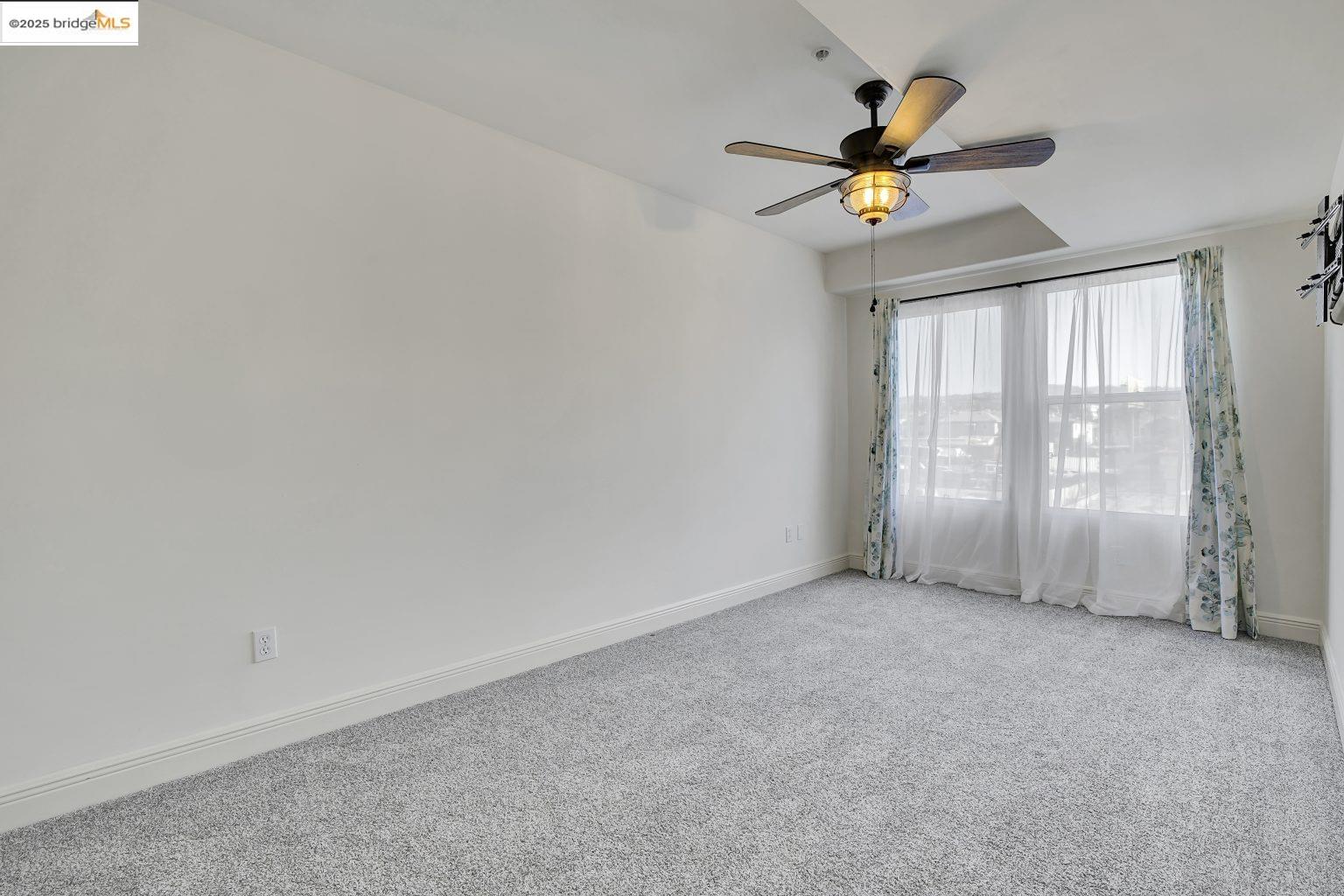 1515 14Th Ave # 302, Oakland, California 94606, 3 Bedrooms Bedrooms, 5 Rooms Rooms,2 BathroomsBathrooms,Residential,For Sale,1515 14Th Ave # 302,41090011