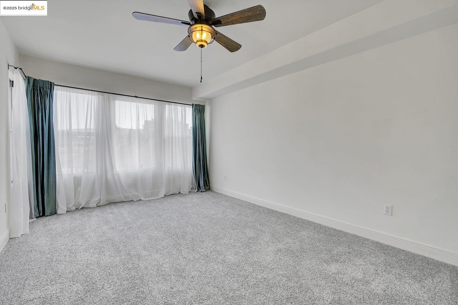 1515 14Th Ave # 302, Oakland, California 94606, 3 Bedrooms Bedrooms, 5 Rooms Rooms,2 BathroomsBathrooms,Residential,For Sale,1515 14Th Ave # 302,41090011