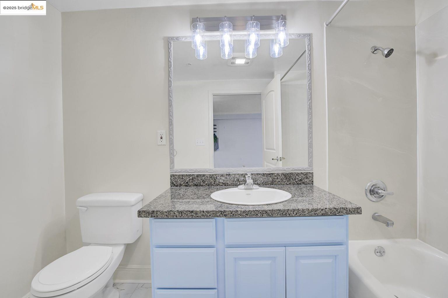 1515 14Th Ave # 302, Oakland, California 94606, 3 Bedrooms Bedrooms, 5 Rooms Rooms,2 BathroomsBathrooms,Residential,For Sale,1515 14Th Ave # 302,41090011