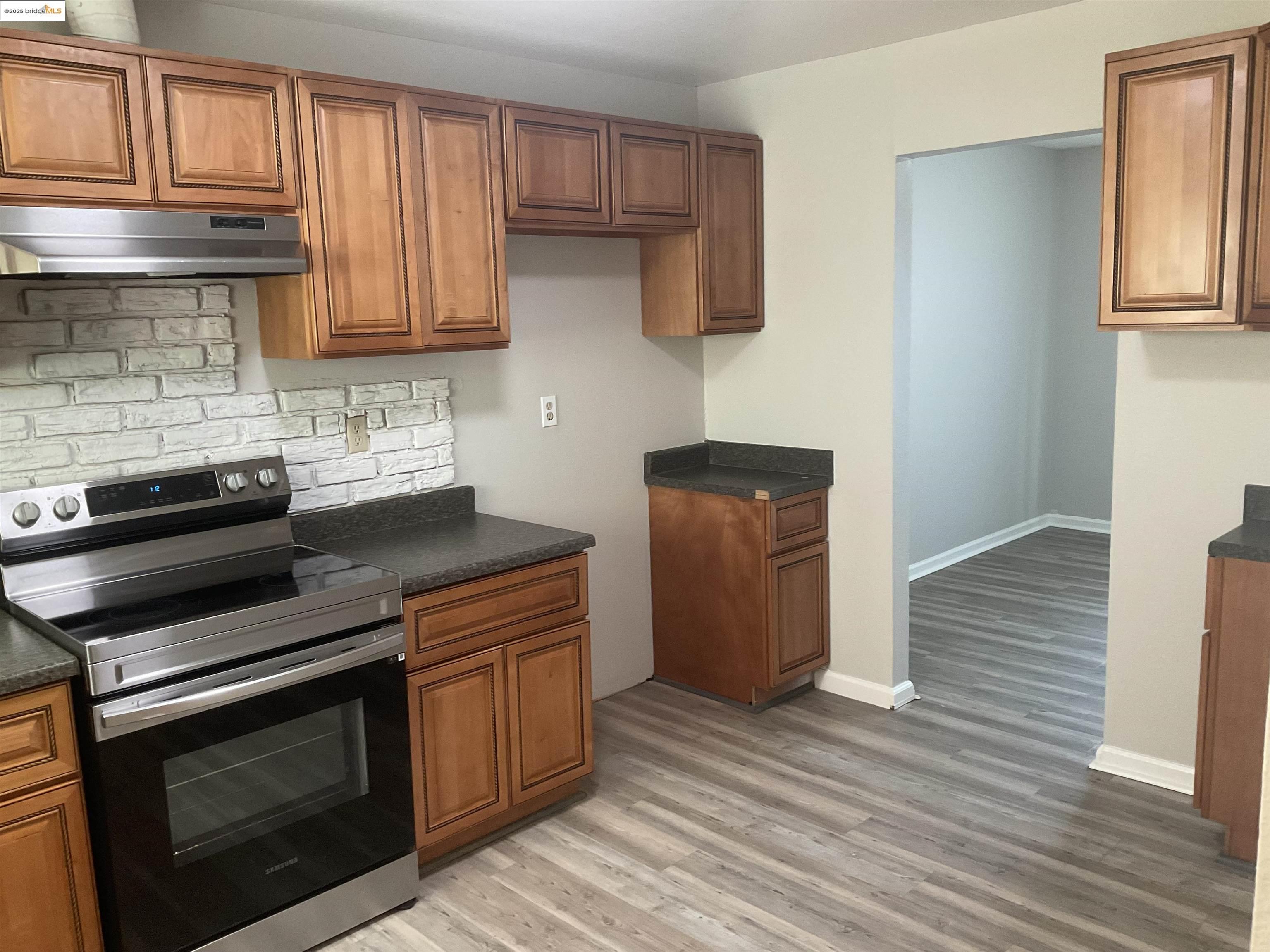Detail Gallery Image 3 of 9 For 1714 Magnolia Way, Antioch,  CA 94509 - 4 Beds | 2/1 Baths