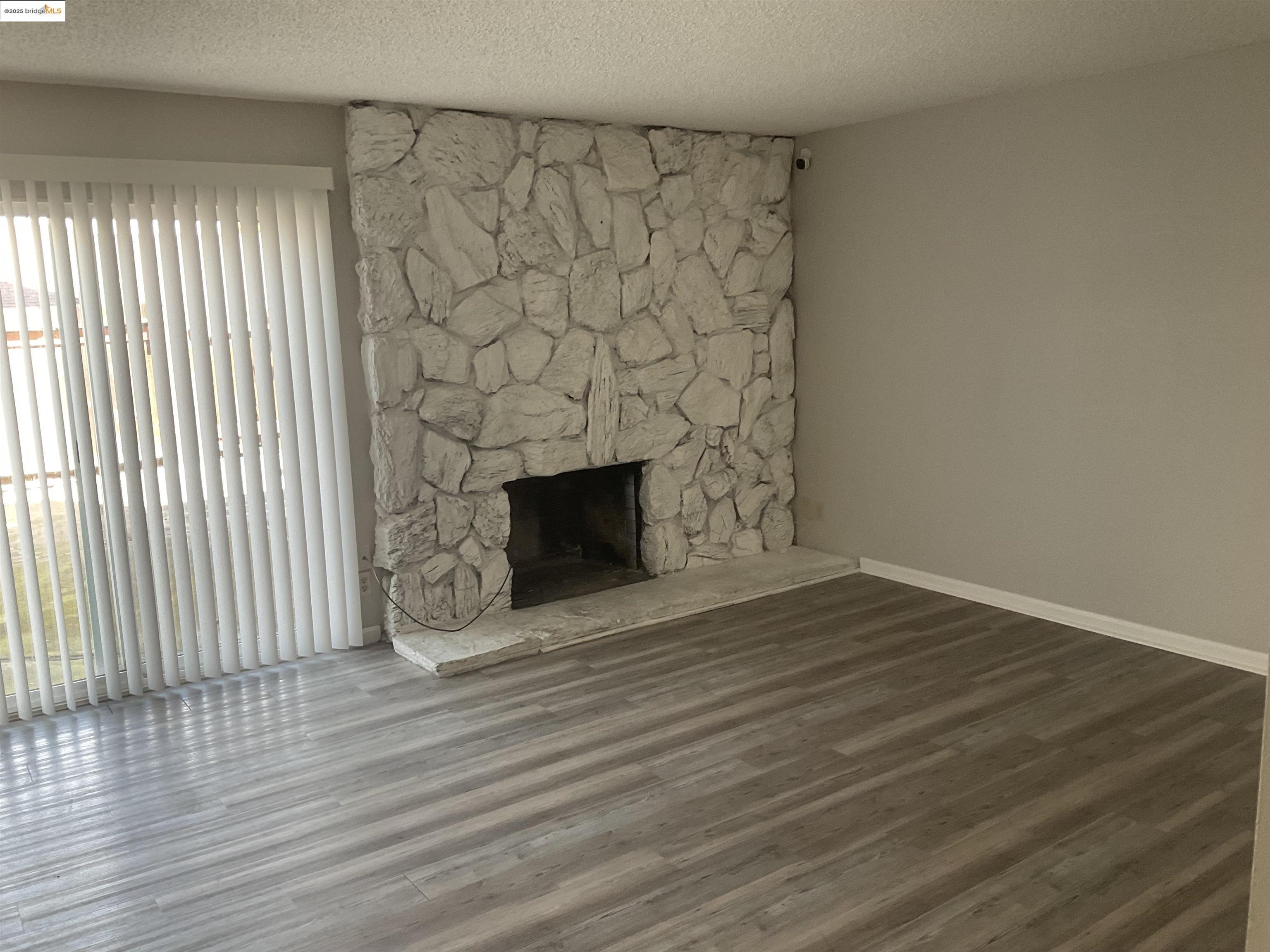 Detail Gallery Image 4 of 9 For 1714 Magnolia Way, Antioch,  CA 94509 - 4 Beds | 2/1 Baths