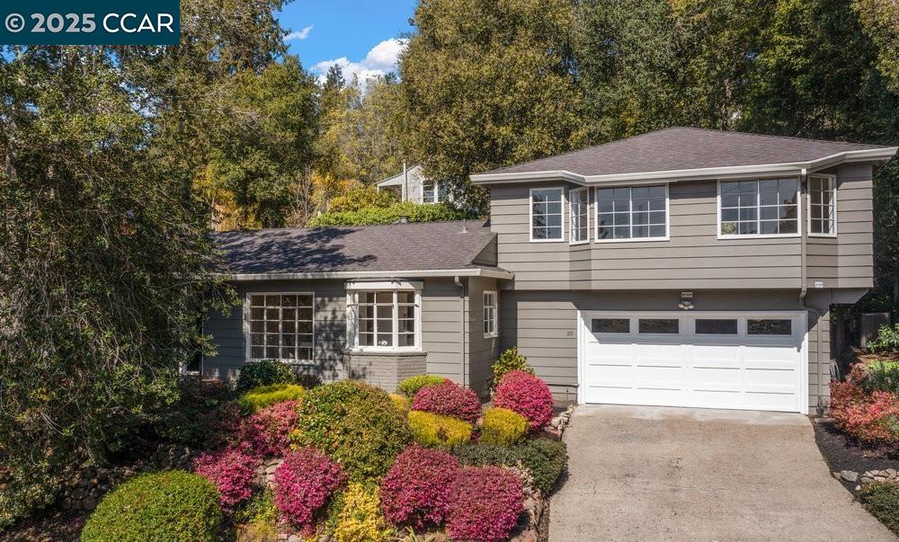 Detail Gallery Image 1 of 1 For 29 Las Vegas Road, Orinda,  CA 94563-1918 - 4 Beds | 3 Baths