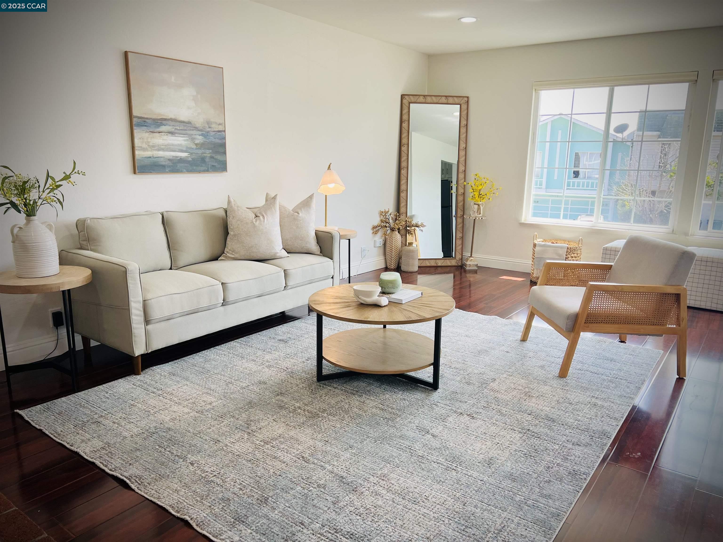 Detail Gallery Image 2 of 14 For 369 E Moltke St, Daly City,  CA 94014 - 4 Beds | 2 Baths