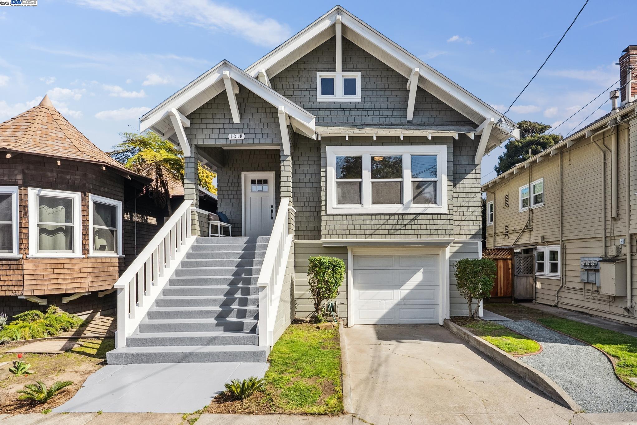 Detail Gallery Image 1 of 1 For 1018 Oak St, Alameda,  CA 94501 - 4 Beds | 2 Baths