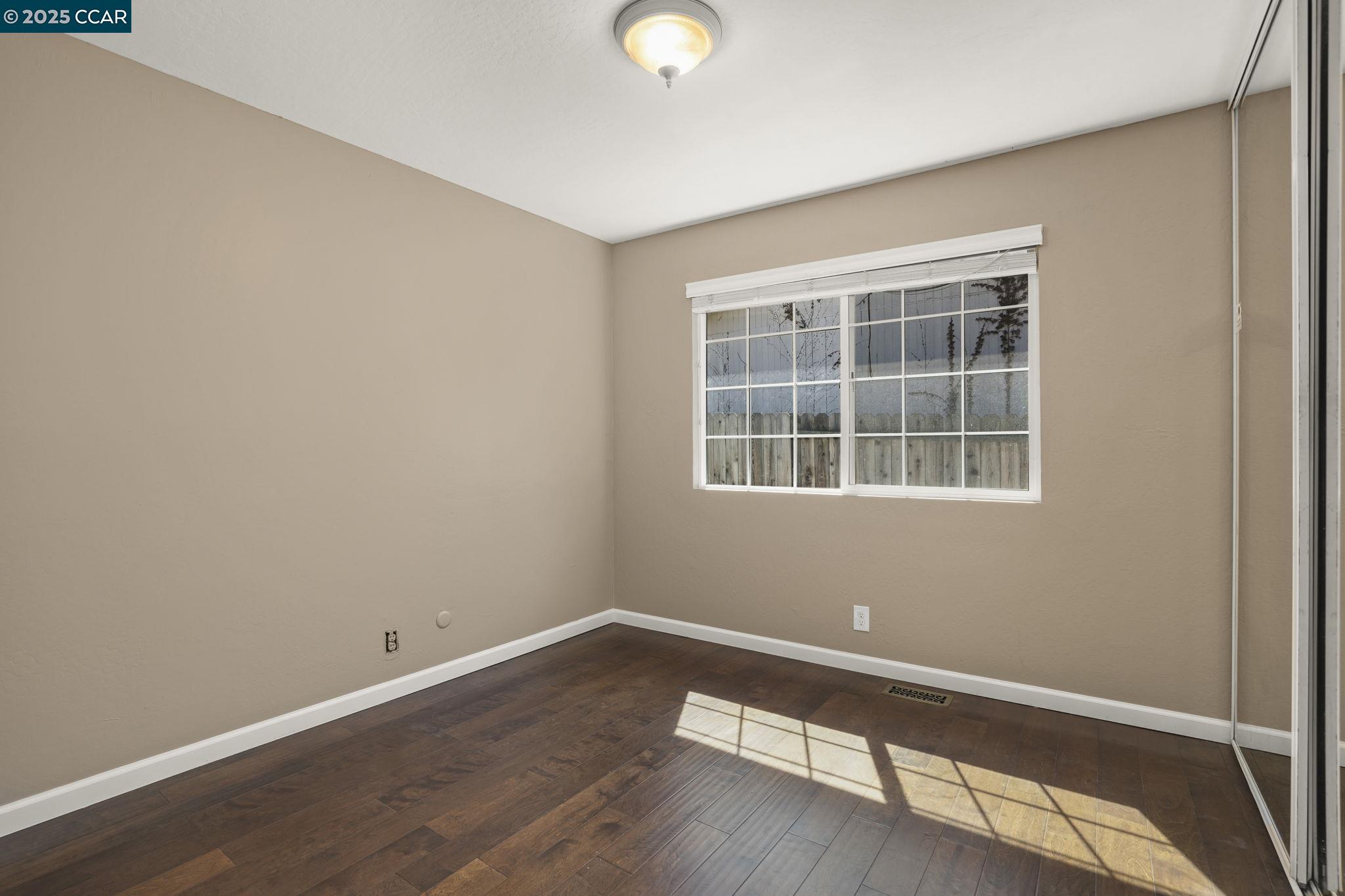 property-img