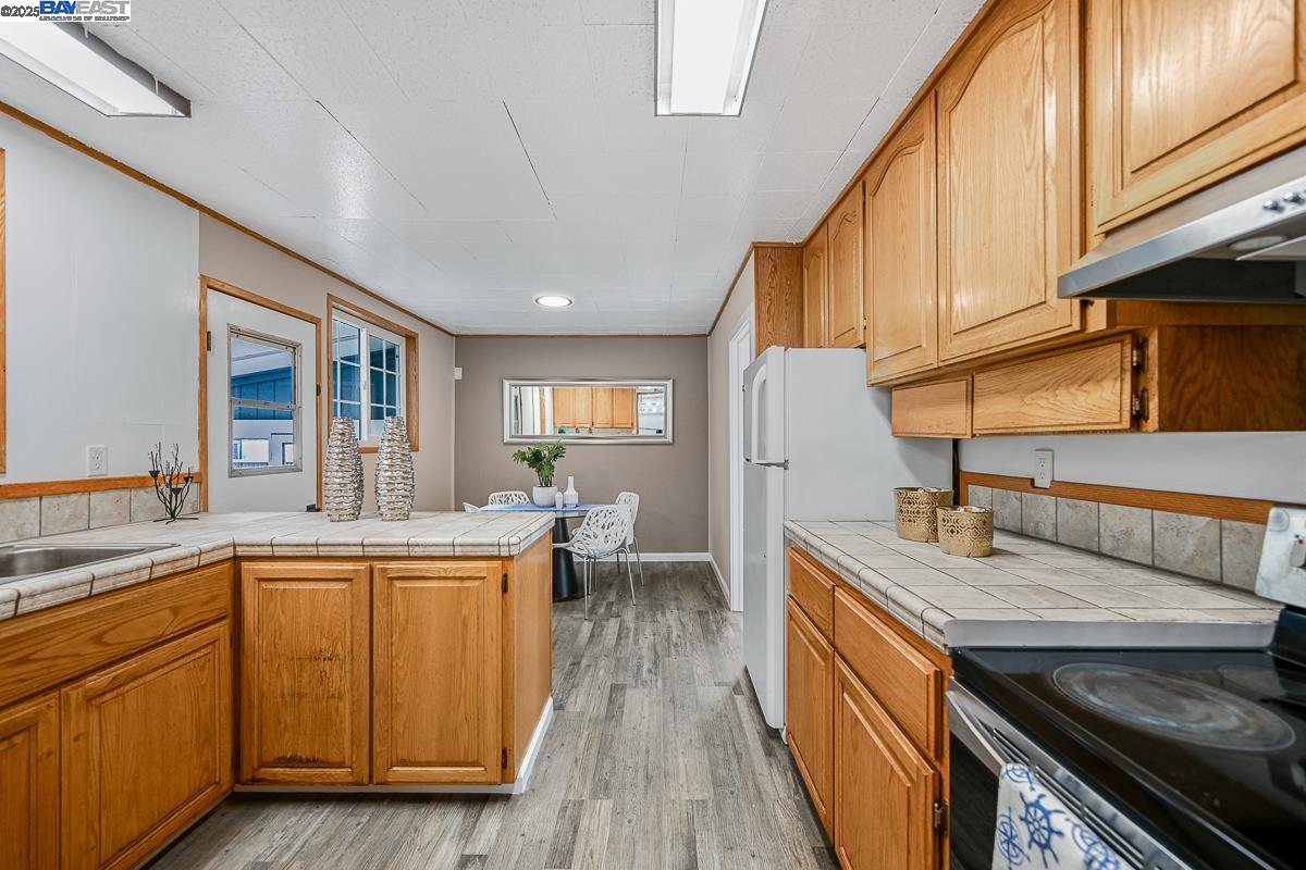 1049 Martin Blvd, San Leandro, California 94577, 3 Bedrooms Bedrooms, 6 Rooms Rooms,2 BathroomsBathrooms,Residential,For Sale,1049 Martin Blvd,41090071