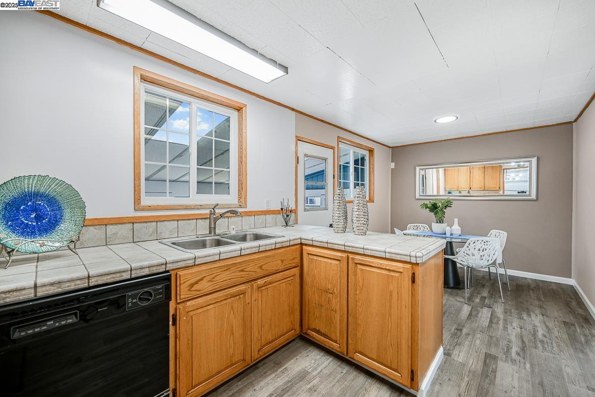 1049 Martin Blvd, San Leandro, California 94577, 3 Bedrooms Bedrooms, 6 Rooms Rooms,2 BathroomsBathrooms,Residential,For Sale,1049 Martin Blvd,41090071