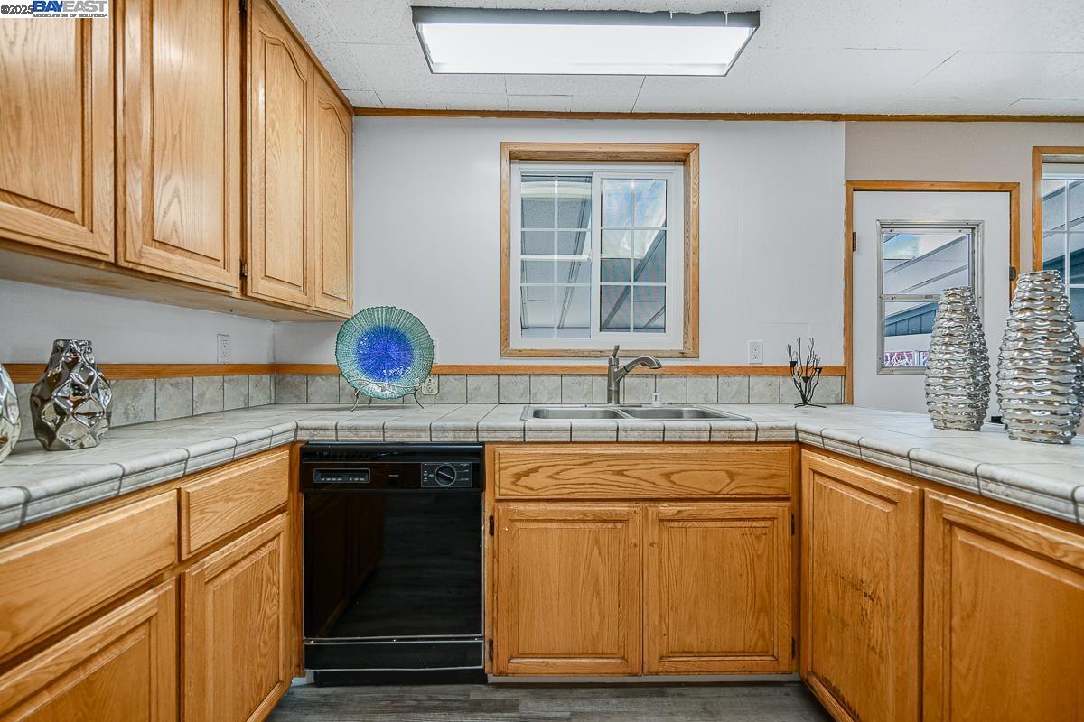 1049 Martin Blvd, San Leandro, California 94577, 3 Bedrooms Bedrooms, 6 Rooms Rooms,2 BathroomsBathrooms,Residential,For Sale,1049 Martin Blvd,41090071