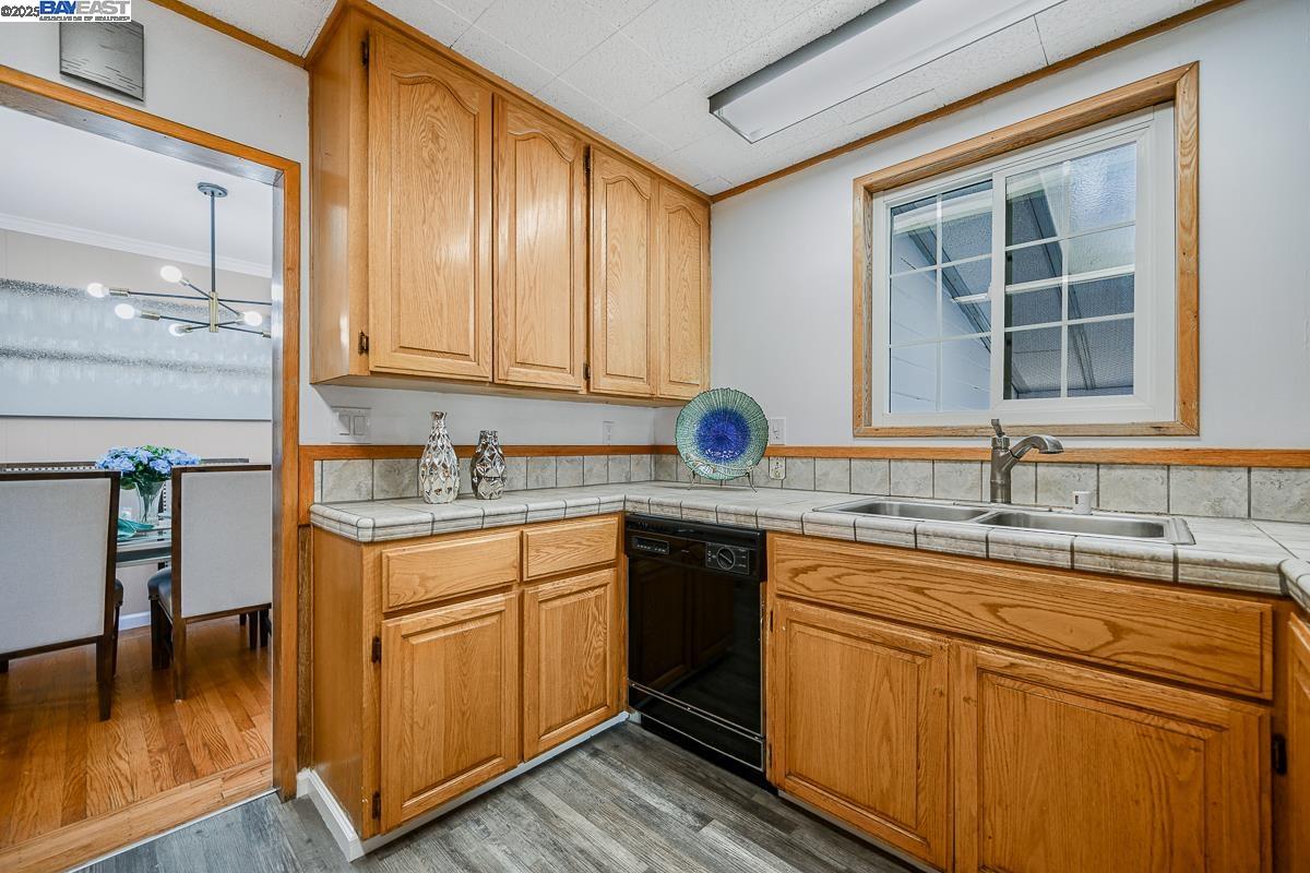 1049 Martin Blvd, San Leandro, California 94577, 3 Bedrooms Bedrooms, 6 Rooms Rooms,2 BathroomsBathrooms,Residential,For Sale,1049 Martin Blvd,41090071