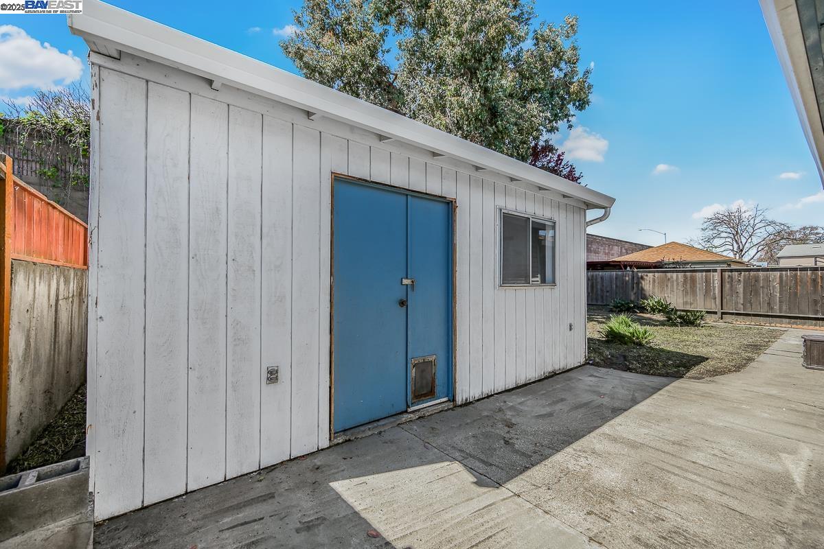 1049 Martin Blvd, San Leandro, California 94577, 3 Bedrooms Bedrooms, 6 Rooms Rooms,2 BathroomsBathrooms,Residential,For Sale,1049 Martin Blvd,41090071