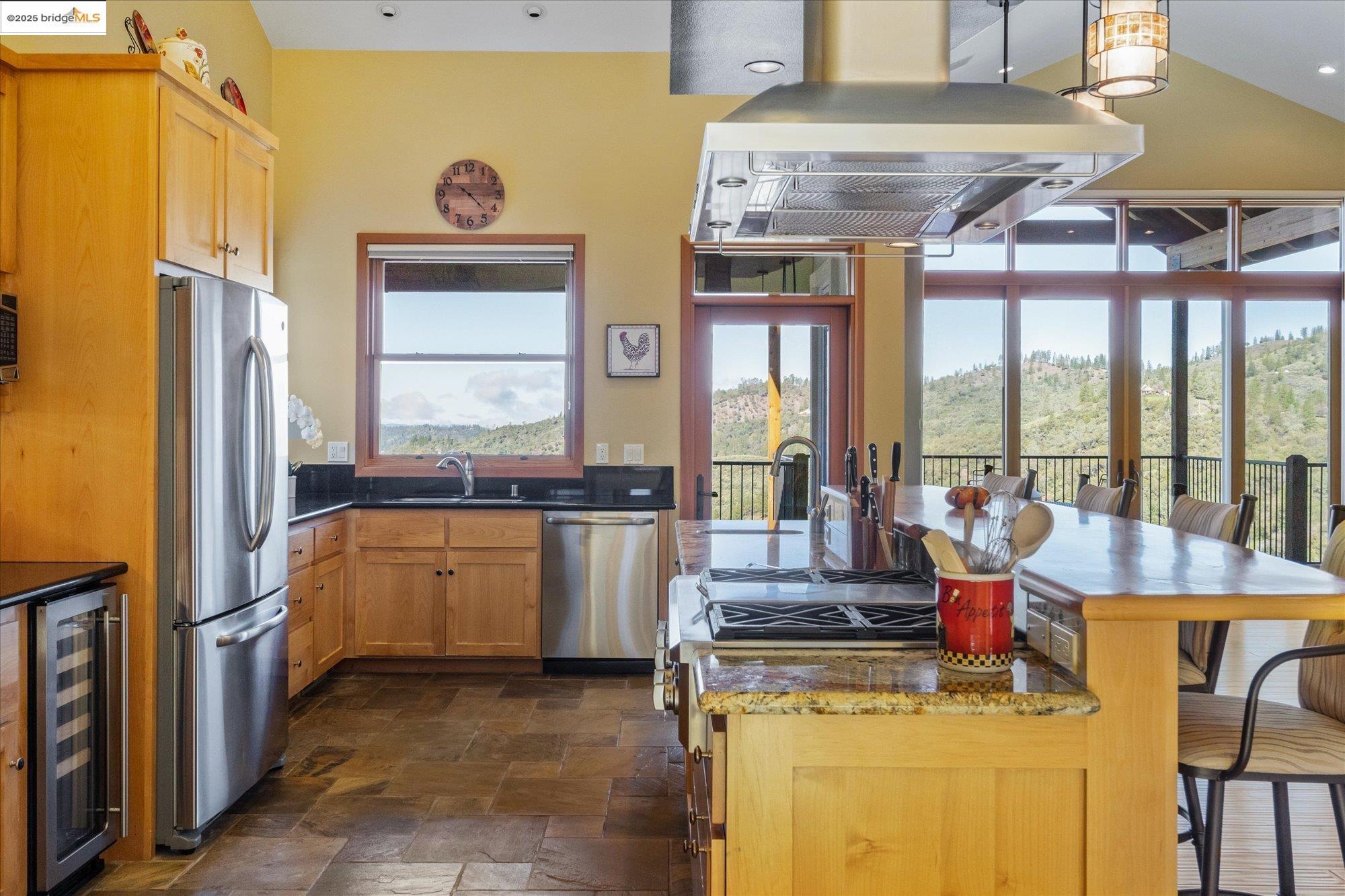 Detail Gallery Image 11 of 59 For 3204 Skunk Ranch Rd, Murphys,  CA 95247 - 4 Beds | 4/1 Baths