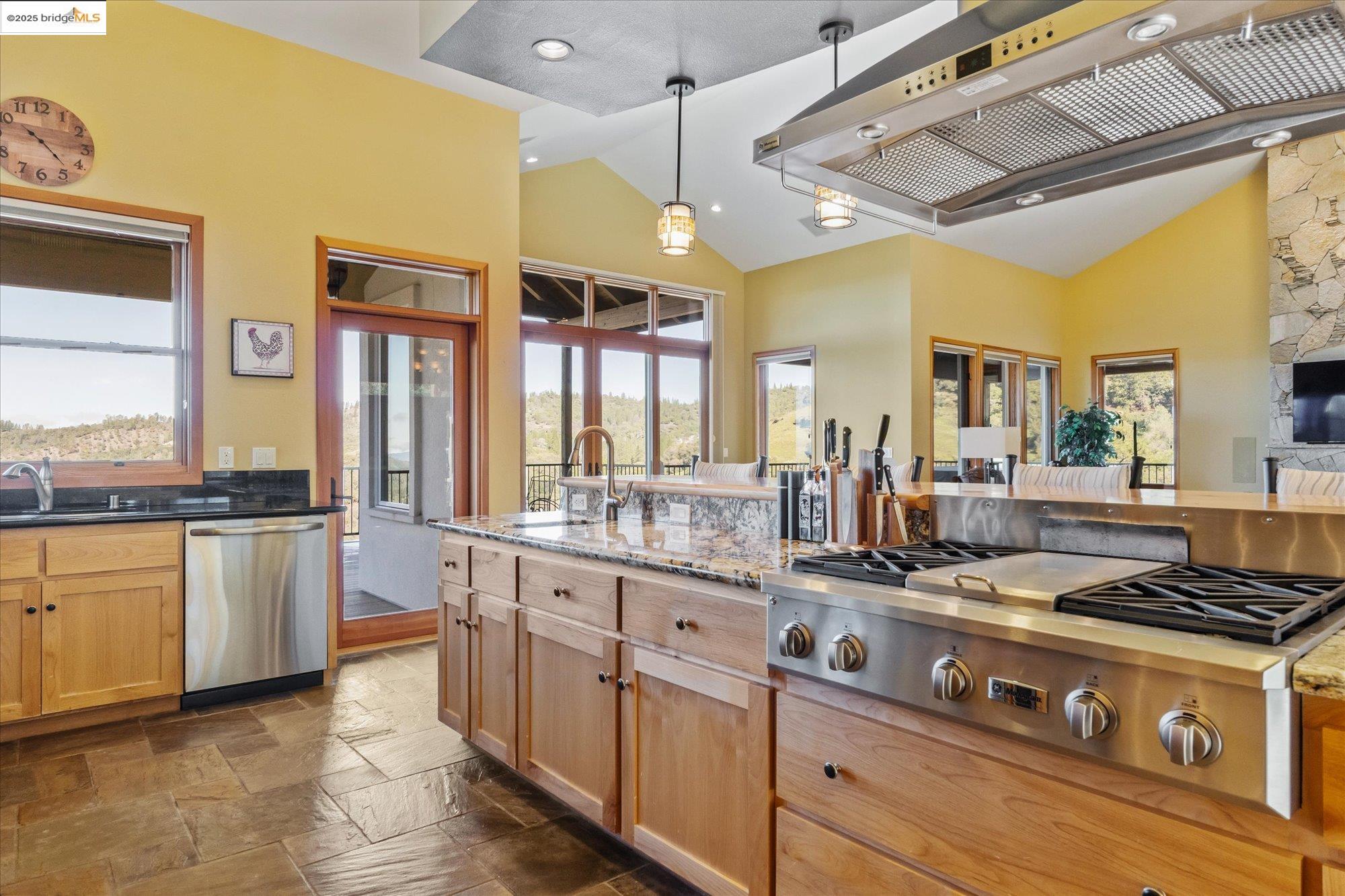 Detail Gallery Image 12 of 59 For 3204 Skunk Ranch Rd, Murphys,  CA 95247 - 4 Beds | 4/1 Baths