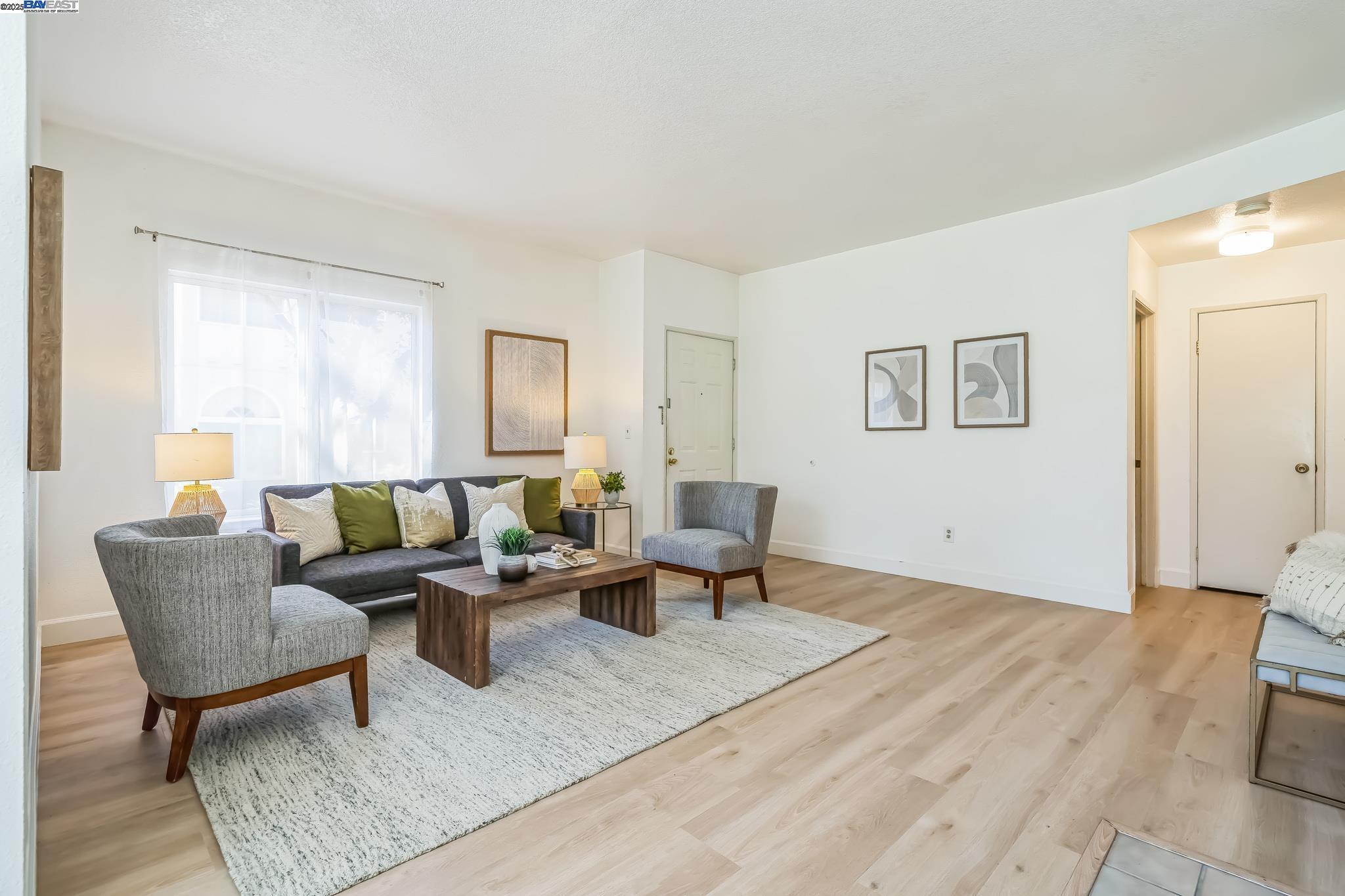 Photo #2: 41090101 Listing 