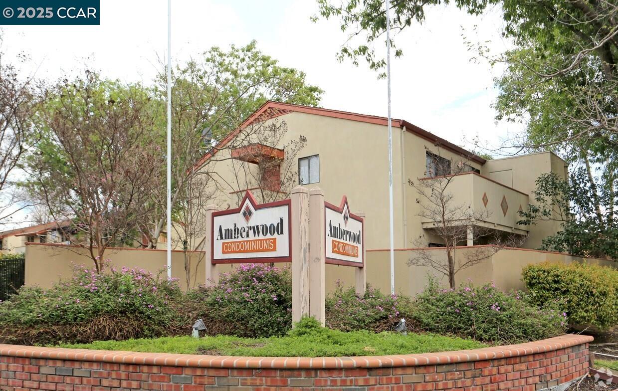More Details about MLS # 41090108 : 2520 WALTERS WAY # 14