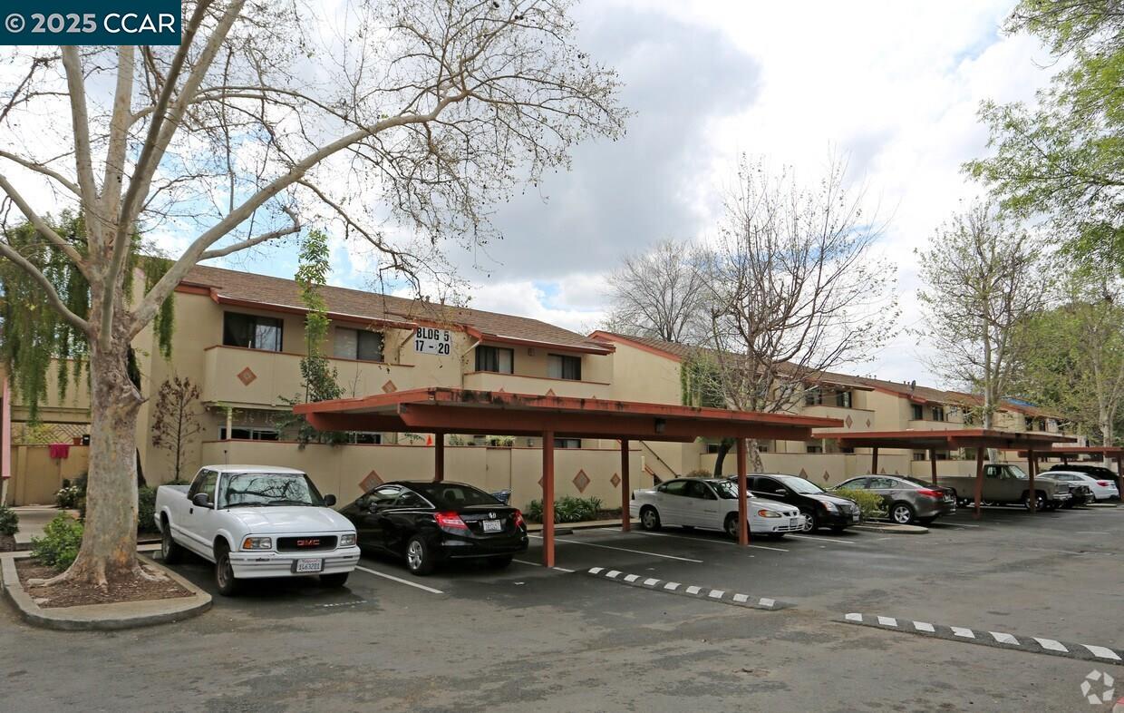 Detail Gallery Image 2 of 12 For 2520 Walters Way #12,  Concord,  CA 94520 - 2 Beds | 1 Baths