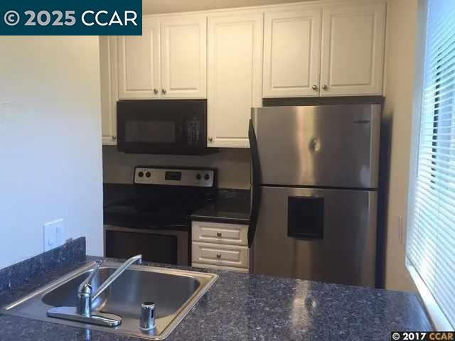 Detail Gallery Image 3 of 12 For 2520 Walters Way #12,  Concord,  CA 94520 - 2 Beds | 1 Baths