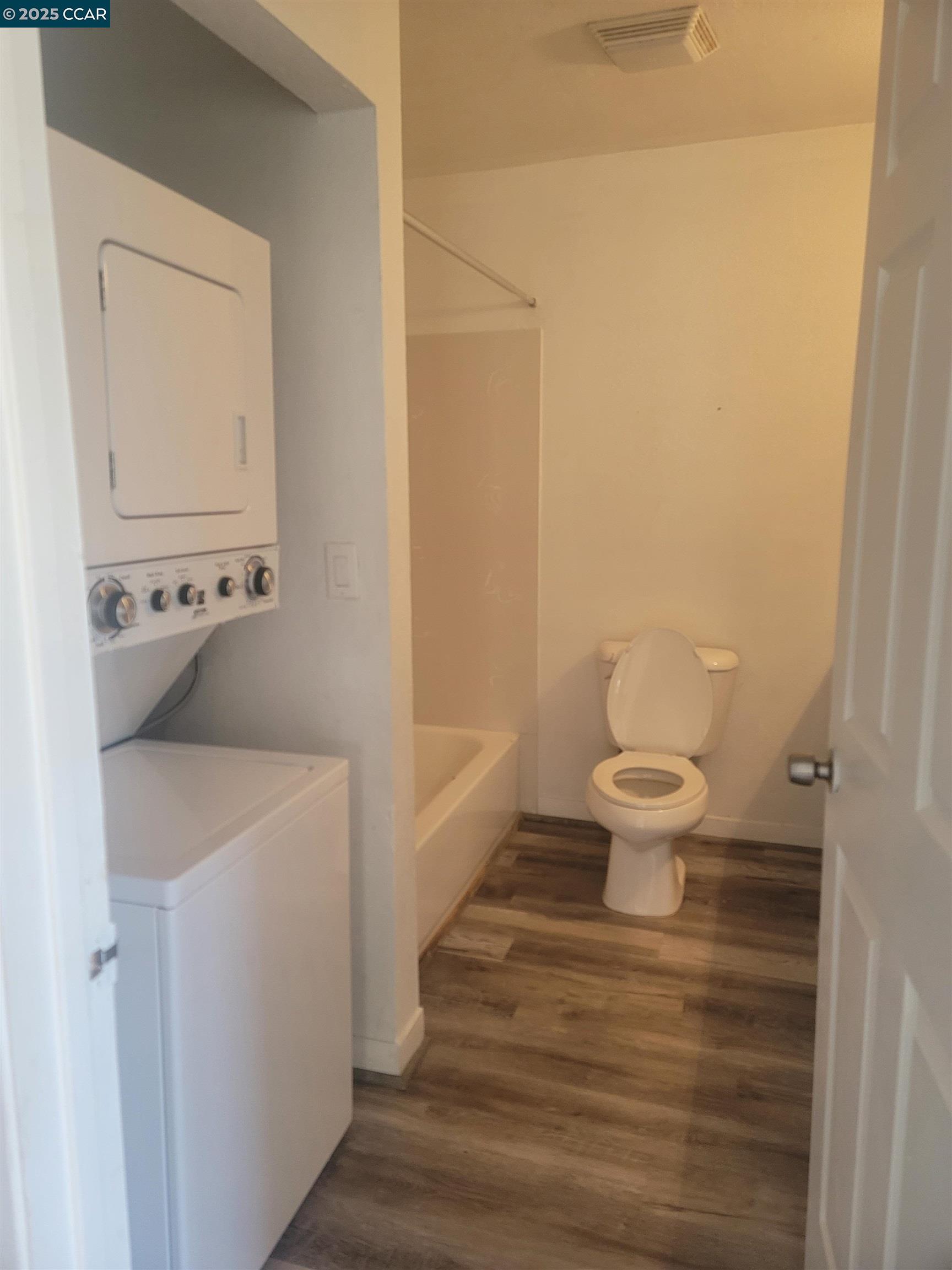 Detail Gallery Image 5 of 12 For 2520 Walters Way #12,  Concord,  CA 94520 - 2 Beds | 1 Baths