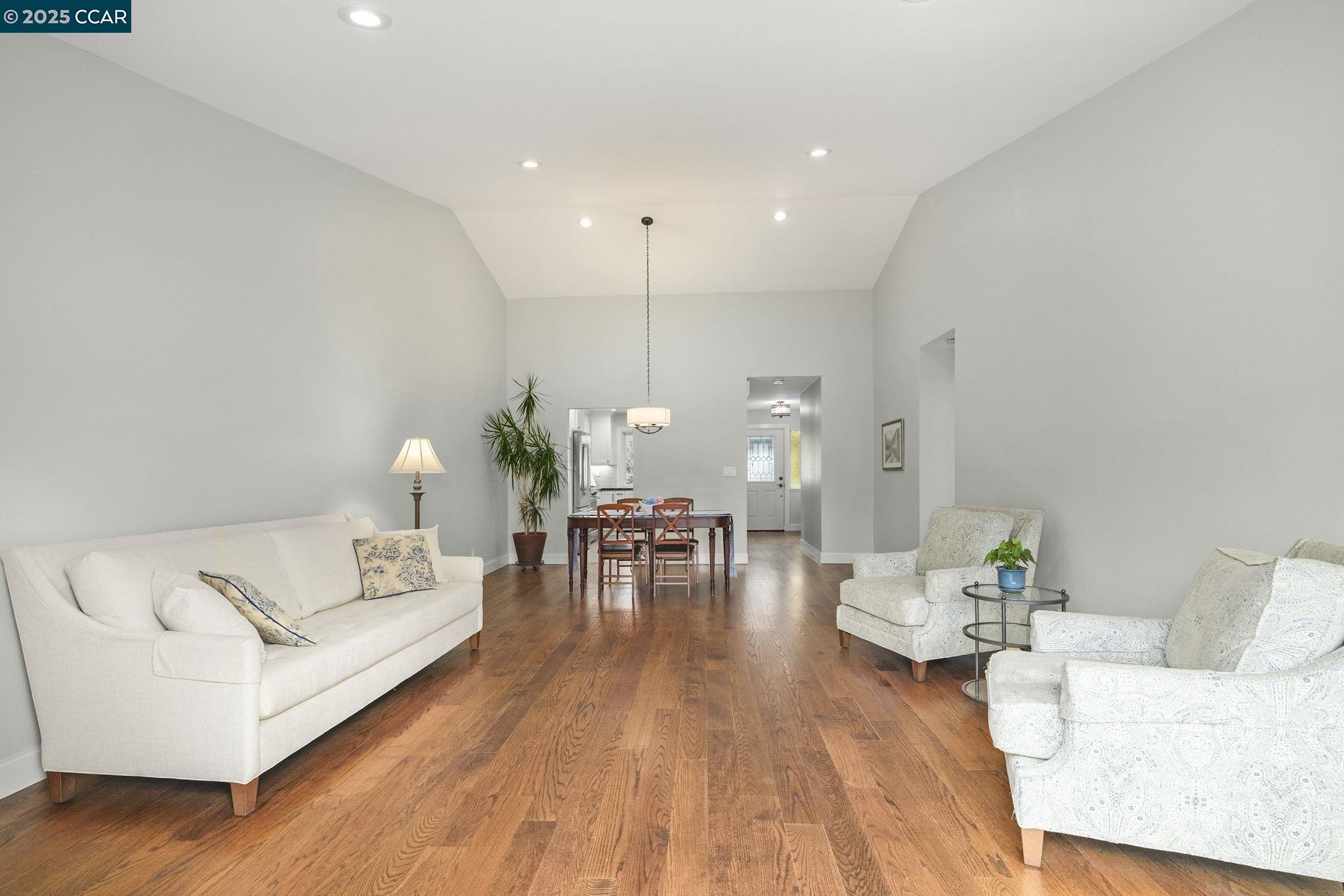 Photo #5: 41090117 Listing 