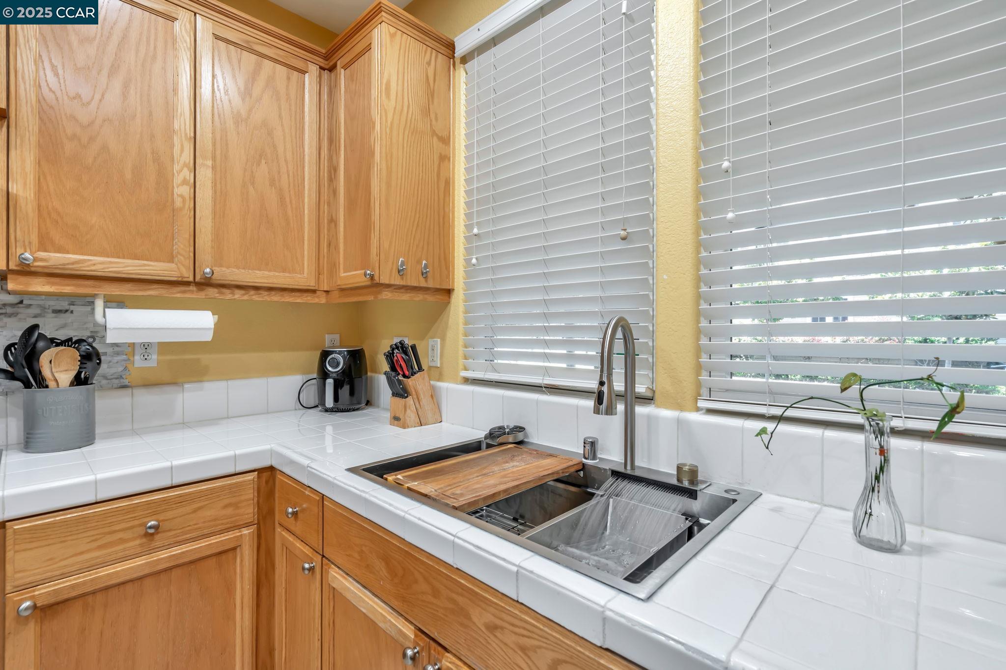 Detail Gallery Image 19 of 60 For 2036 Serra Ln, Hercules,  CA 94547 - 4 Beds | 2/1 Baths