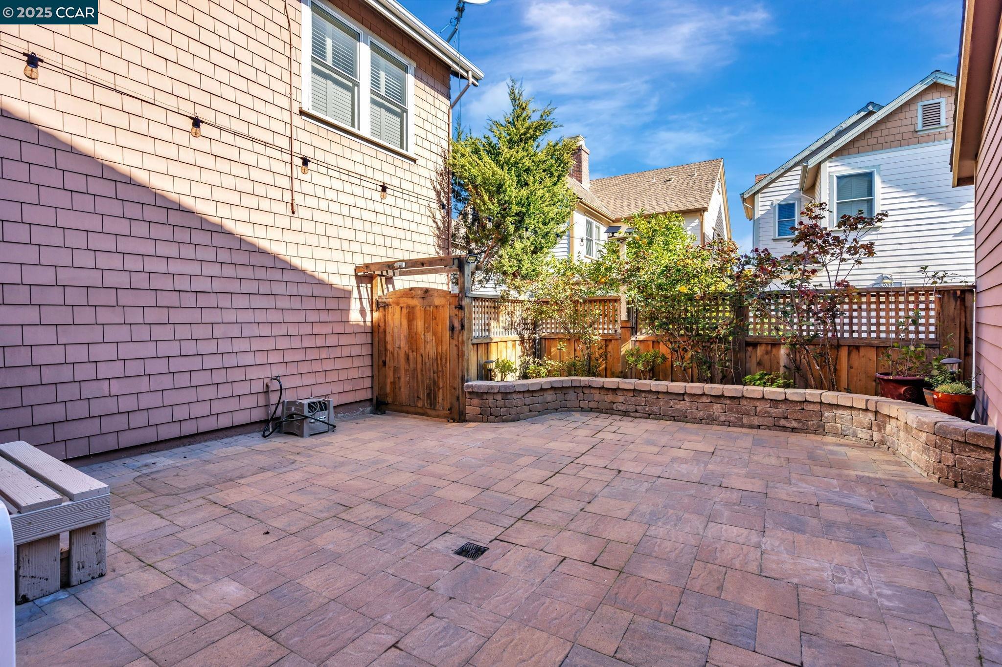 Detail Gallery Image 37 of 60 For 2036 Serra Ln, Hercules,  CA 94547 - 4 Beds | 2/1 Baths