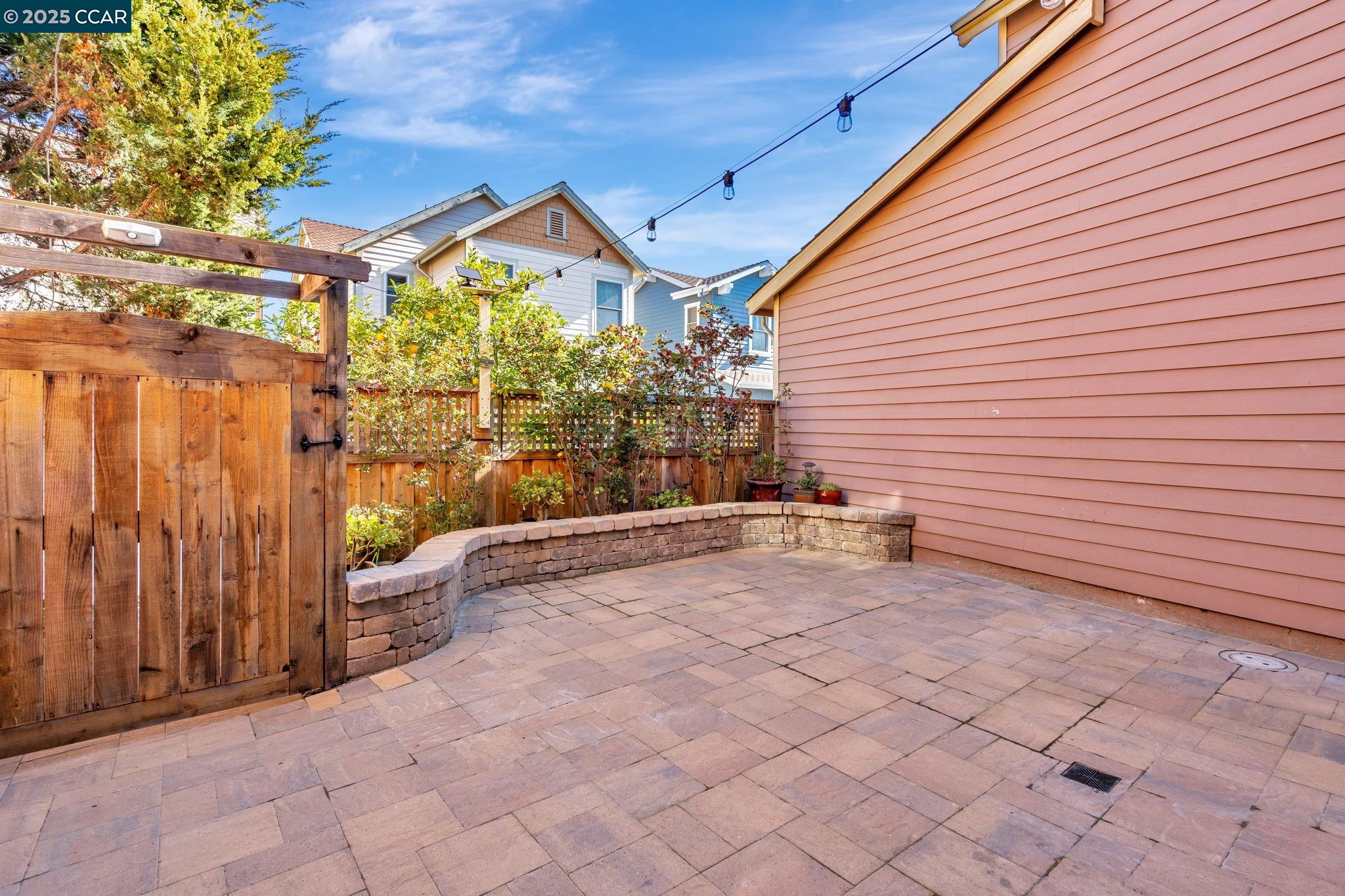 Detail Gallery Image 38 of 60 For 2036 Serra Ln, Hercules,  CA 94547 - 4 Beds | 2/1 Baths