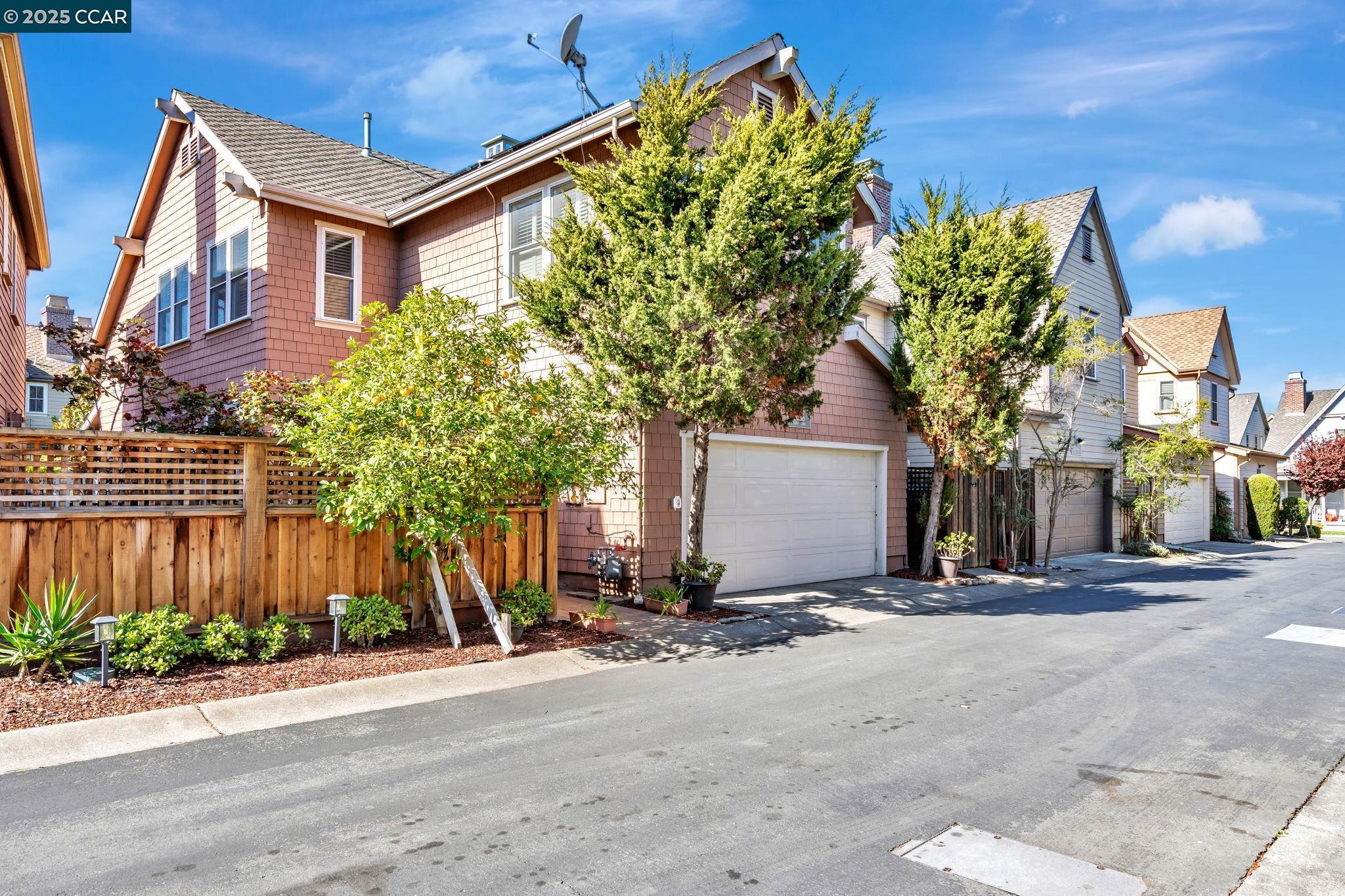 Detail Gallery Image 40 of 60 For 2036 Serra Ln, Hercules,  CA 94547 - 4 Beds | 2/1 Baths