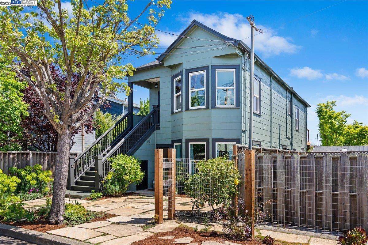 Detail Gallery Image 1 of 1 For 1230 Peach St, Alameda,  CA 94501 - 4 Beds | 2 Baths